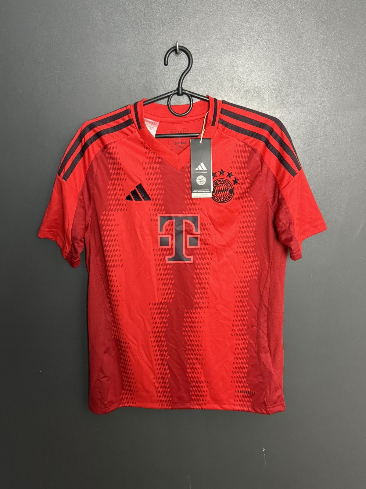 Adidas KIDS New Bayern Munchen 24/25 Home Kane Football Jersey Size US XS / EU 42 / 0 - 2 Thumbnail