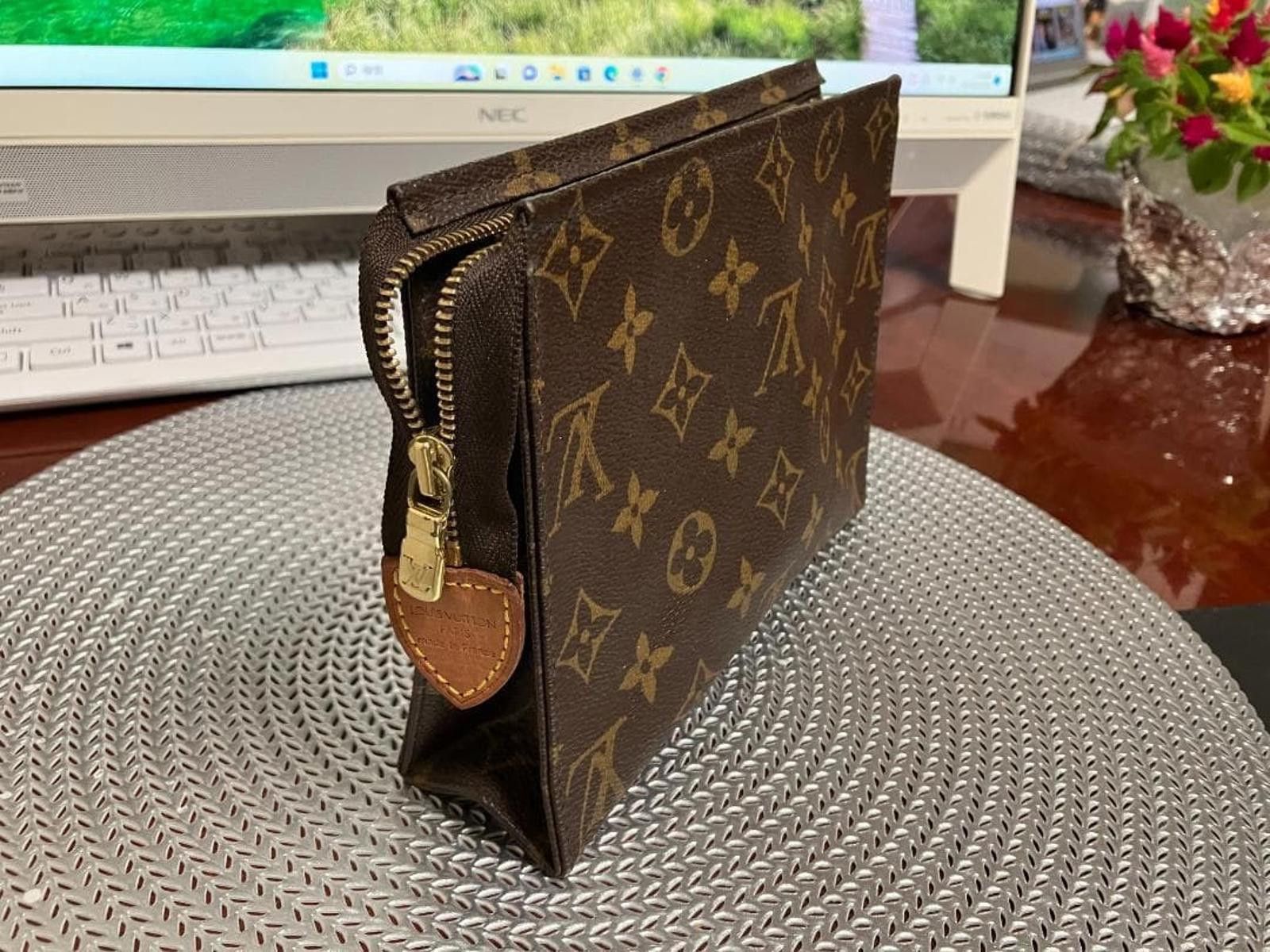 Louis Vuitton Louis Vuitton - Monogram Canvas Zip Pouch Clutch Size ONE SIZE - 3 Thumbnail