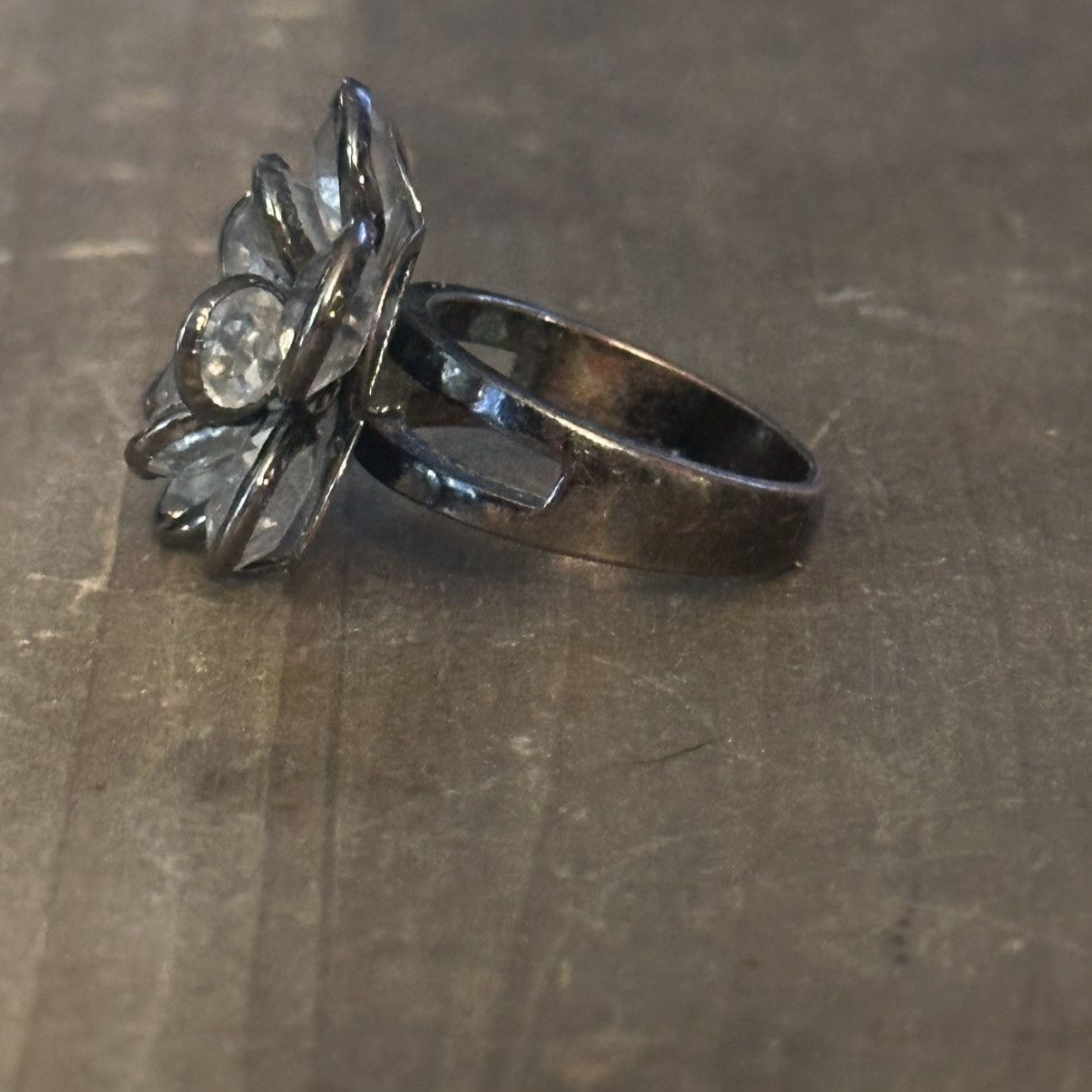 Other Vintage dark silver rhinestone flower ring Size ONE SIZE - 6 Thumbnail