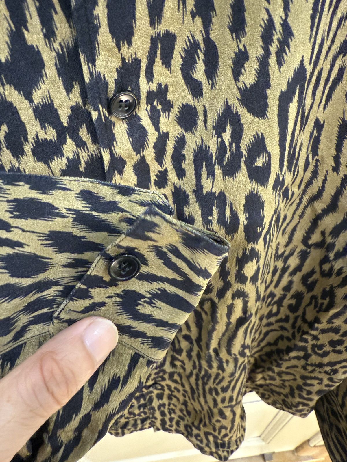 Saint Laurent Paris Leopard print silk shirt size 39 Size US M / EU 48-50 / 2 - 8 Thumbnail