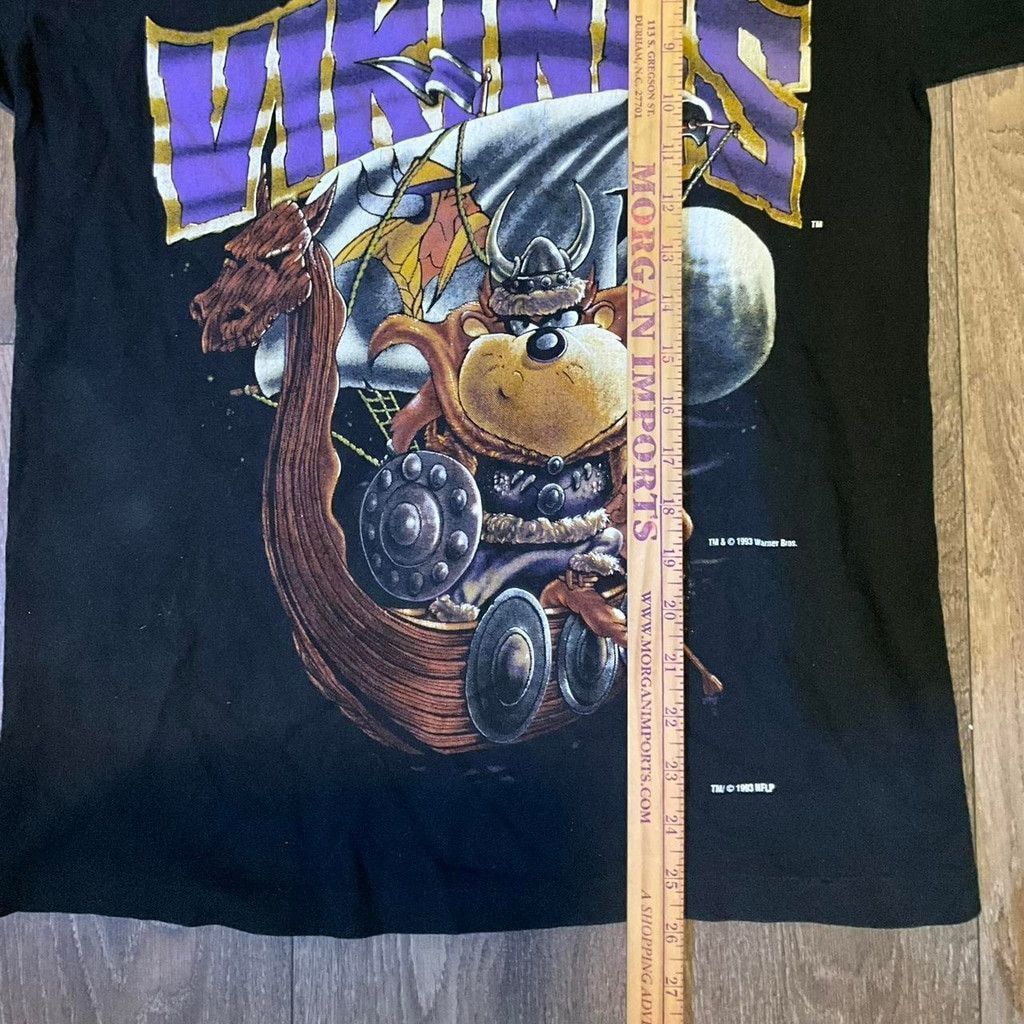 The Unbranded Brand Tazmanian Devil Vikings 1993 t shirt size L Size US XL / EU 56 / 4 - 5 Thumbnail