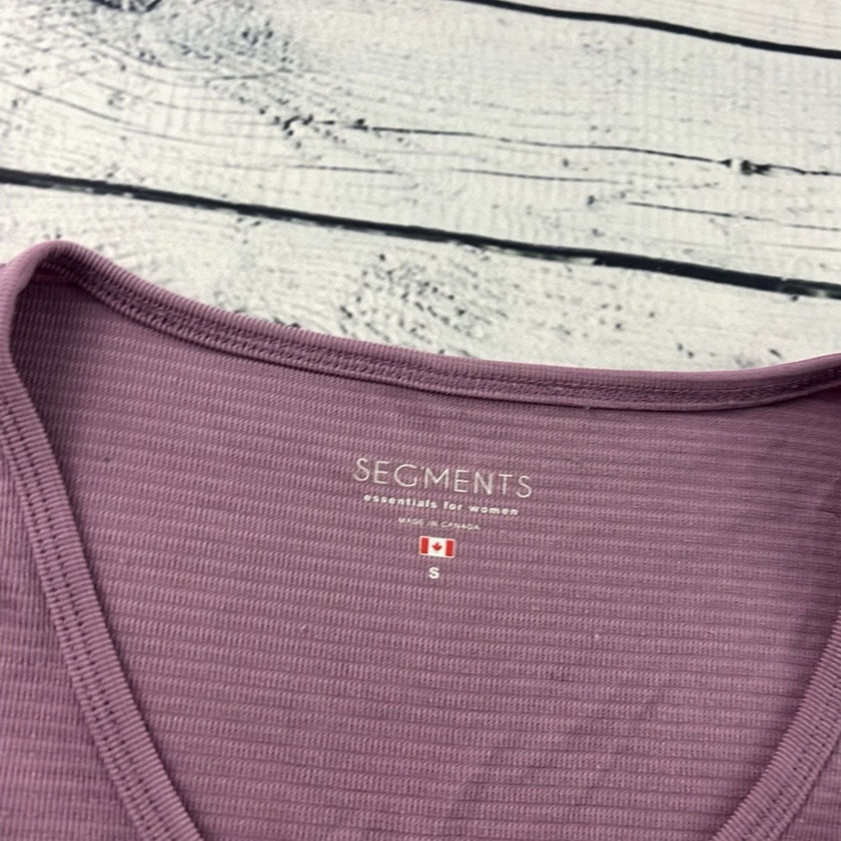 Vintage Segments 3/4 Sleeve V Neck Tencel Top Women's Small Lilac Shirt V-Neck T-Shirt Purple XS? Size S / US 4 / IT 40 - 2 Thumbnail