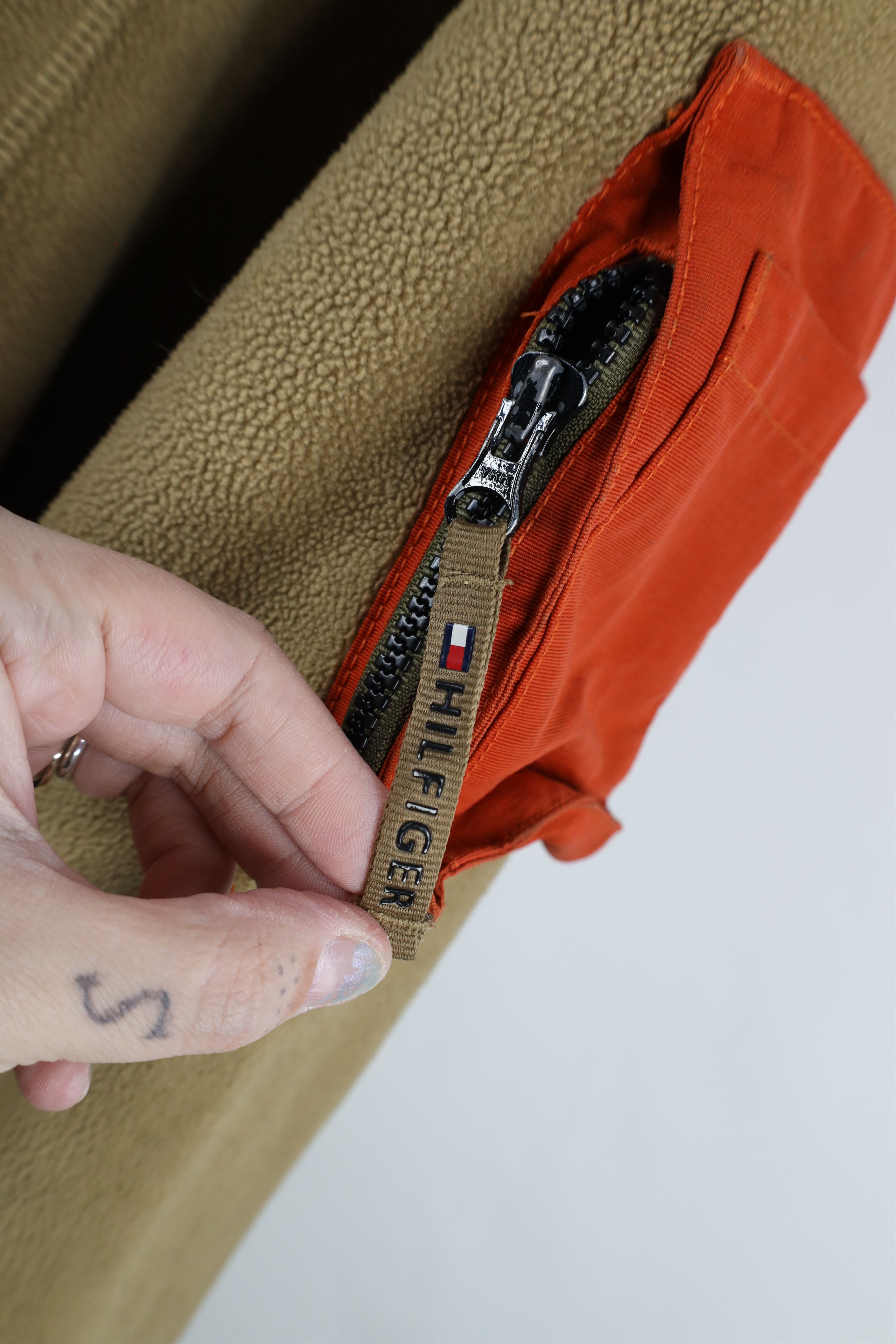 Tommy Hilfiger × Vintage Vintage 90s Tommy Hilfiger Spell Out Fleece Hooded Jacket Size US XXL / EU 58 / 5 - 7 Thumbnail