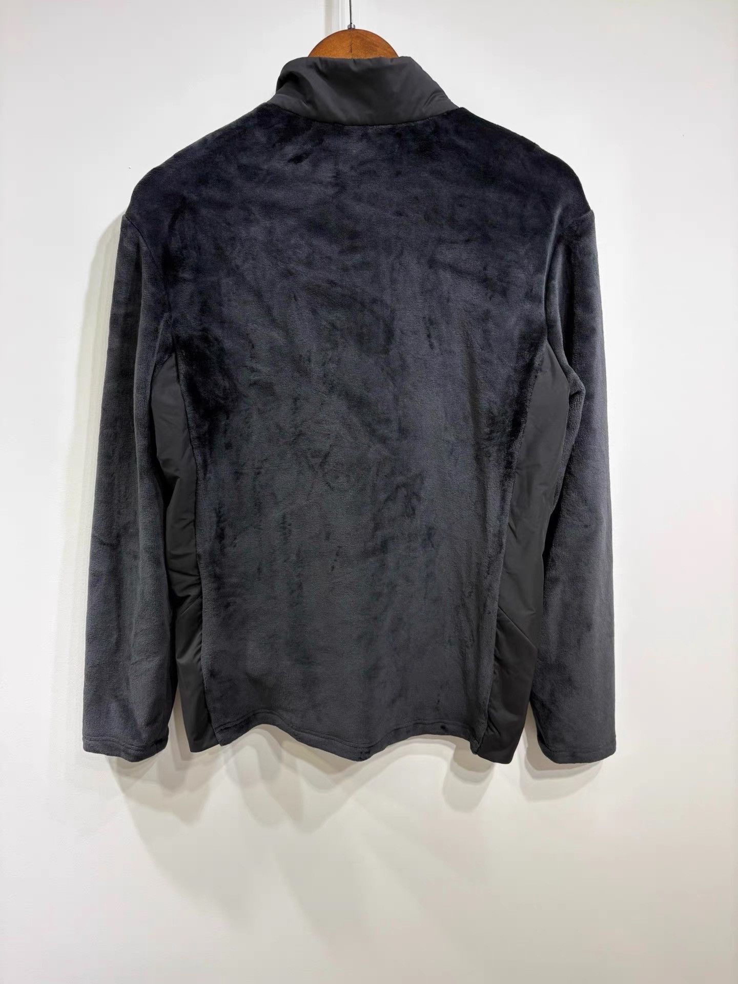 Descente Descente Men's Golf Velvet Jacket K29 Size US M / EU 48-50 / 2 - 2 Thumbnail