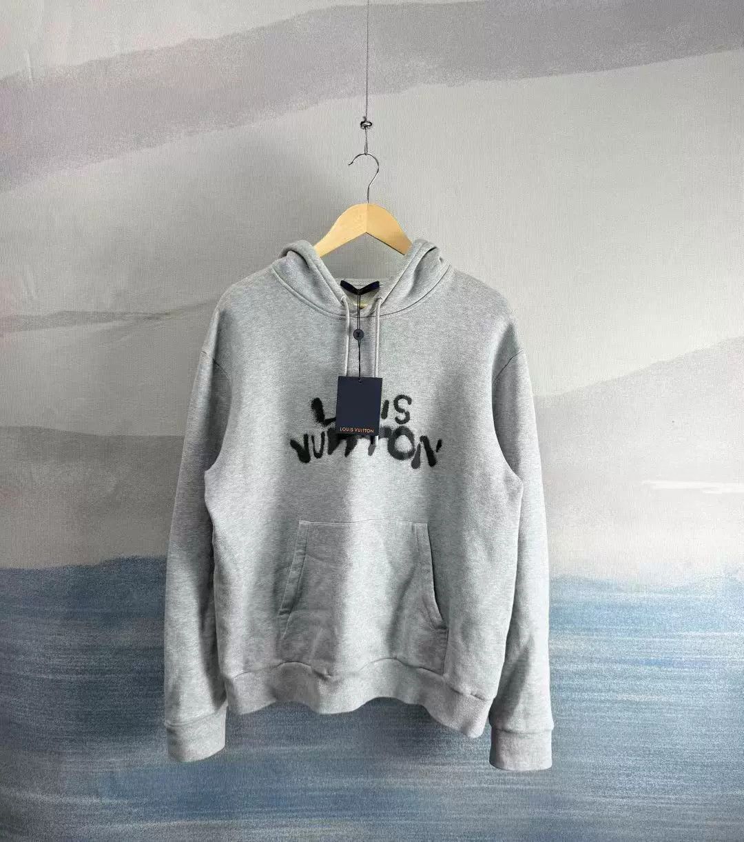 Louis Vuitton gray louis vuitton graphic hoodie large Size US L / EU 52-54 / 3 - 1 Thumbnail