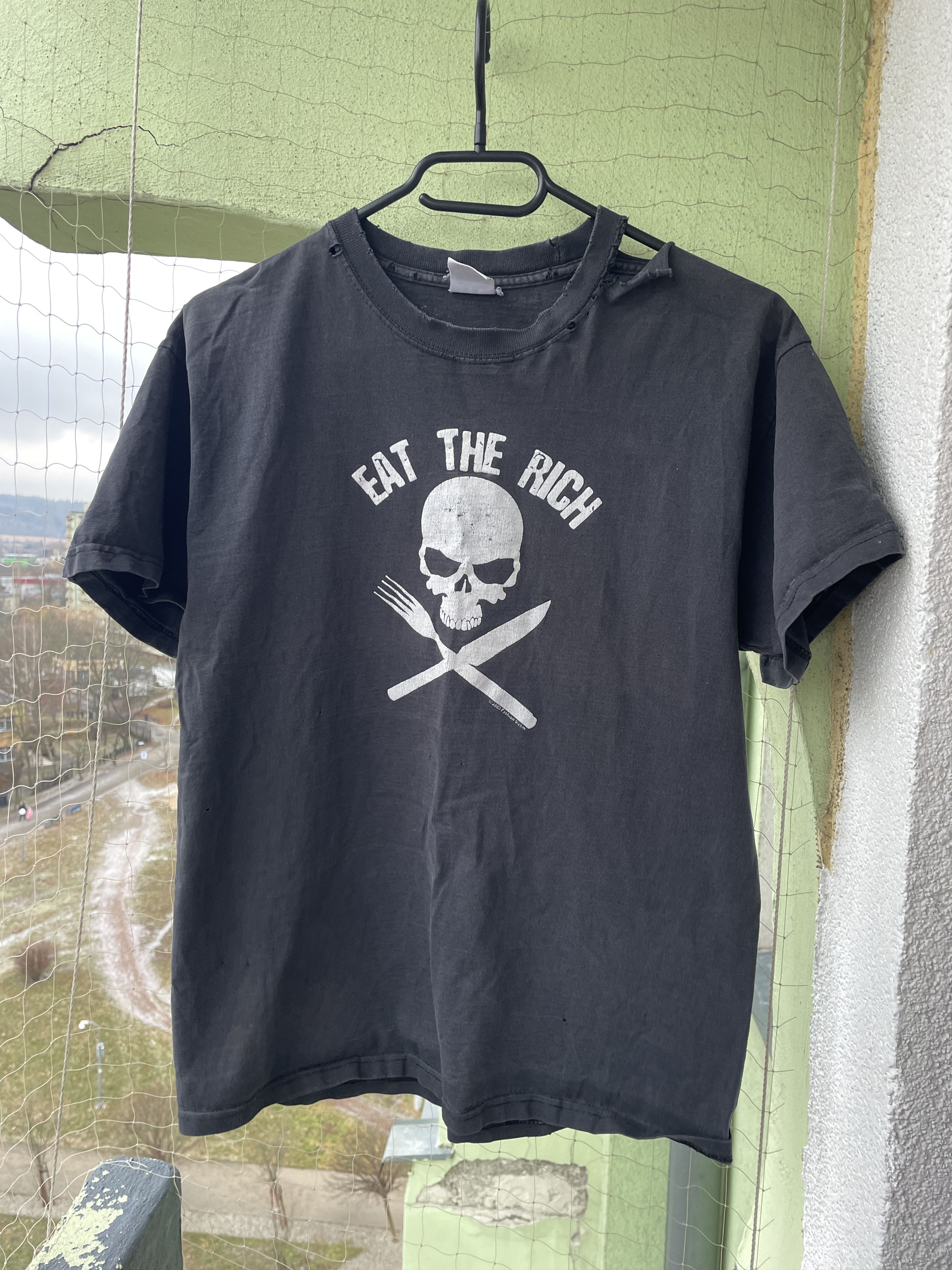 VINTAGE Y2K FASHION VICTIM 2003 TRASHED BLACK EAT RICH TEE
