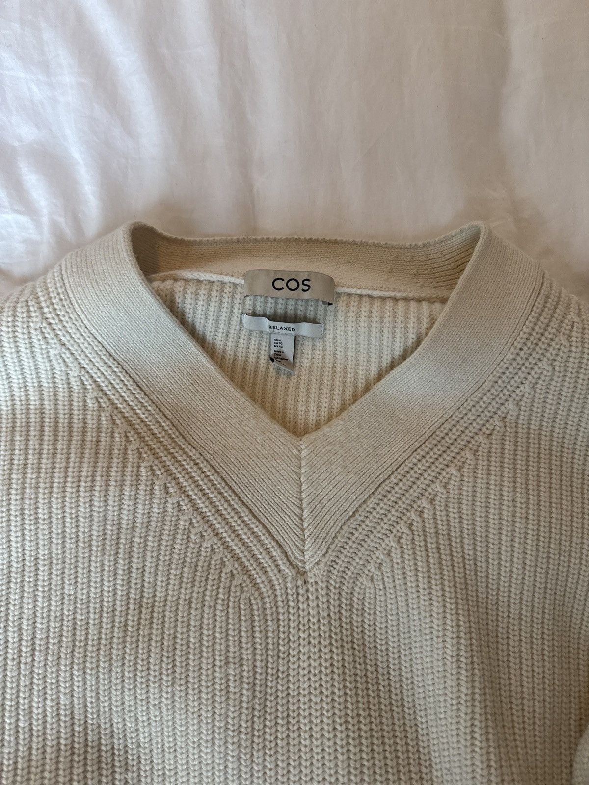 Cos Cos v-neck sweater Size US XL / EU 56 / 4 - 4 Thumbnail