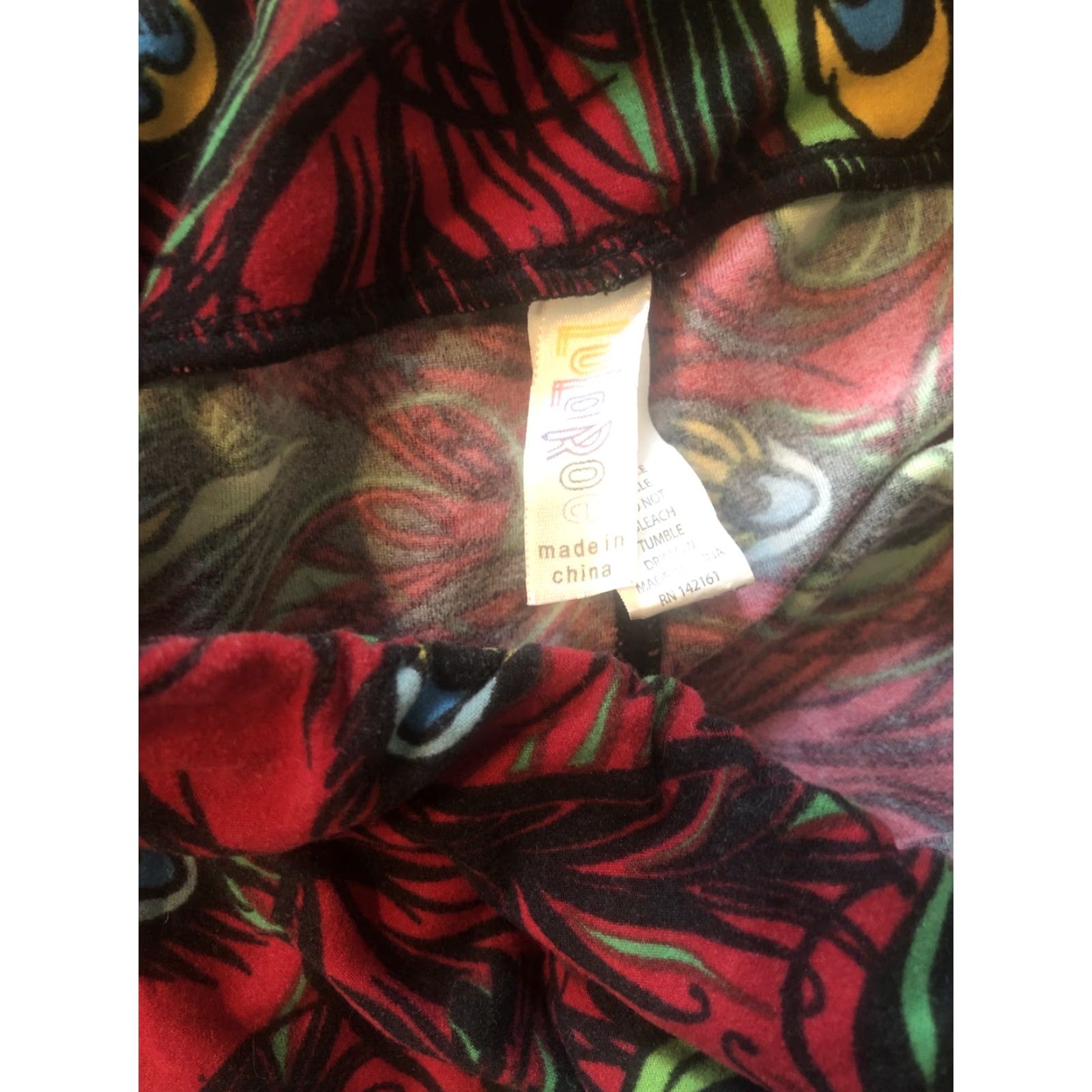 Vintage LulaRoe LLR Womens Leggings One Size OS Red Green Peacock Feathers Print Soft Leggings Womens Adult One Size Red Peacock Theme Size 42" / US 20 - 4 Thumbnail
