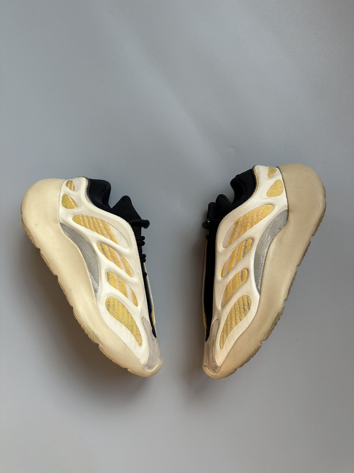 Adidas × Kanye West Adidas YEEZY 700 V3 Safflower Size 7,5 US Size US 7.5 / EU 40-41 - 3 Thumbnail