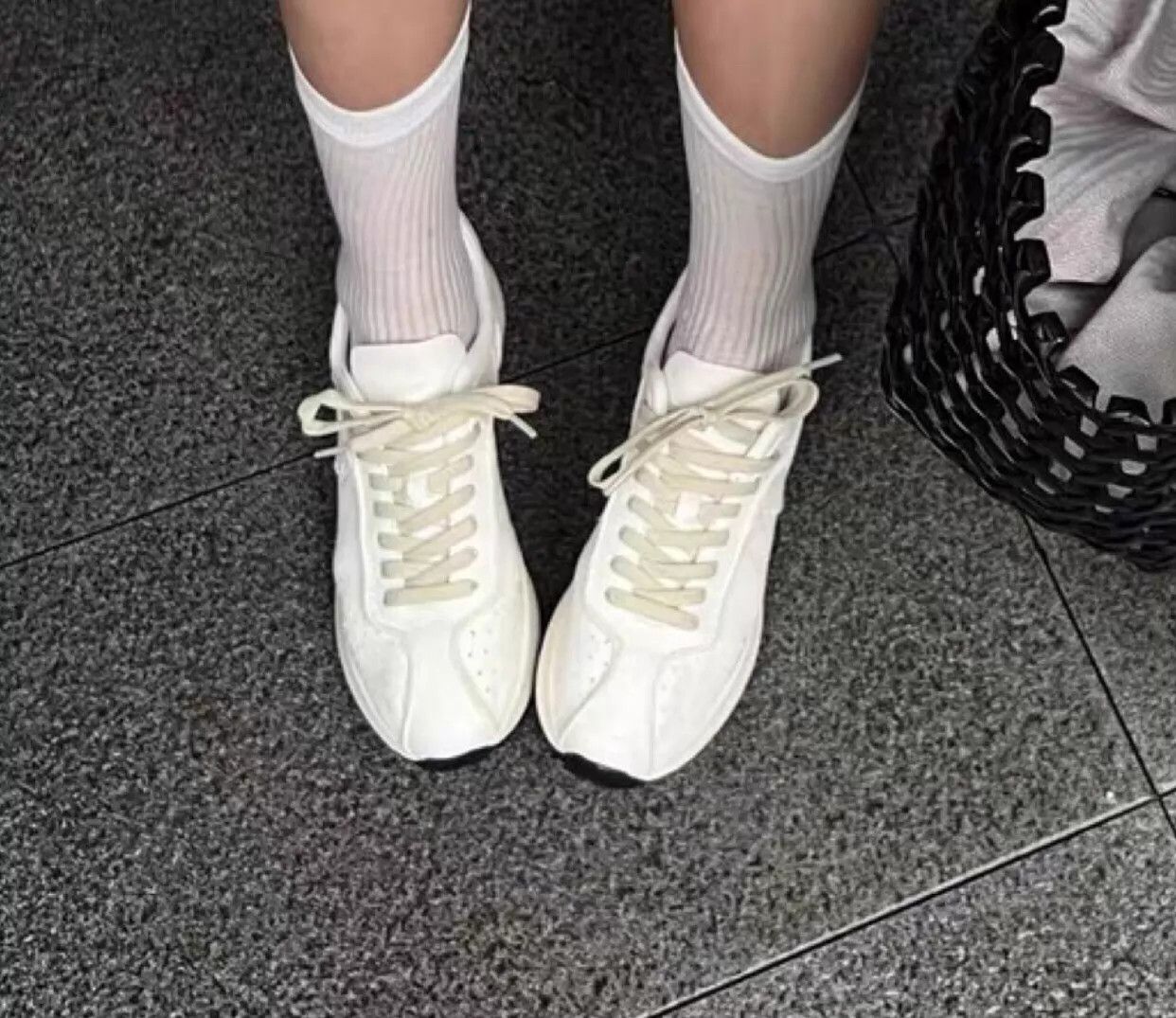 Chanel Chanel Men White Sneaker 42 Side Embossed CC Logo Size US 9 / EU 42 - 2 Thumbnail