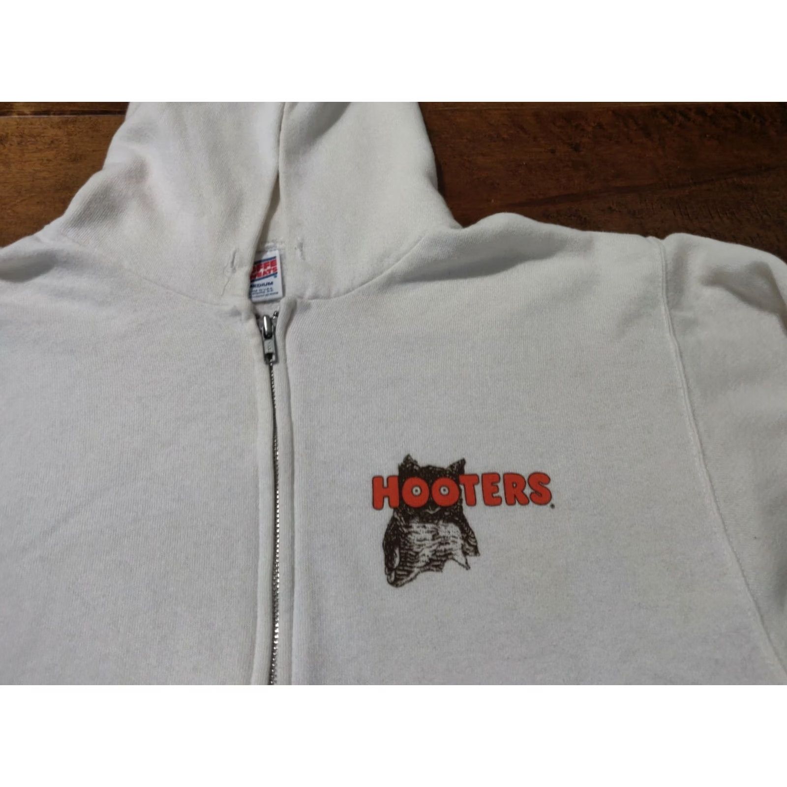 Soffe VINTAGE Hooters White Hoodie Sweatshirt Full Zip Made in USA Men's Medium M Size US M / EU 48-50 / 2 - 2 Thumbnail