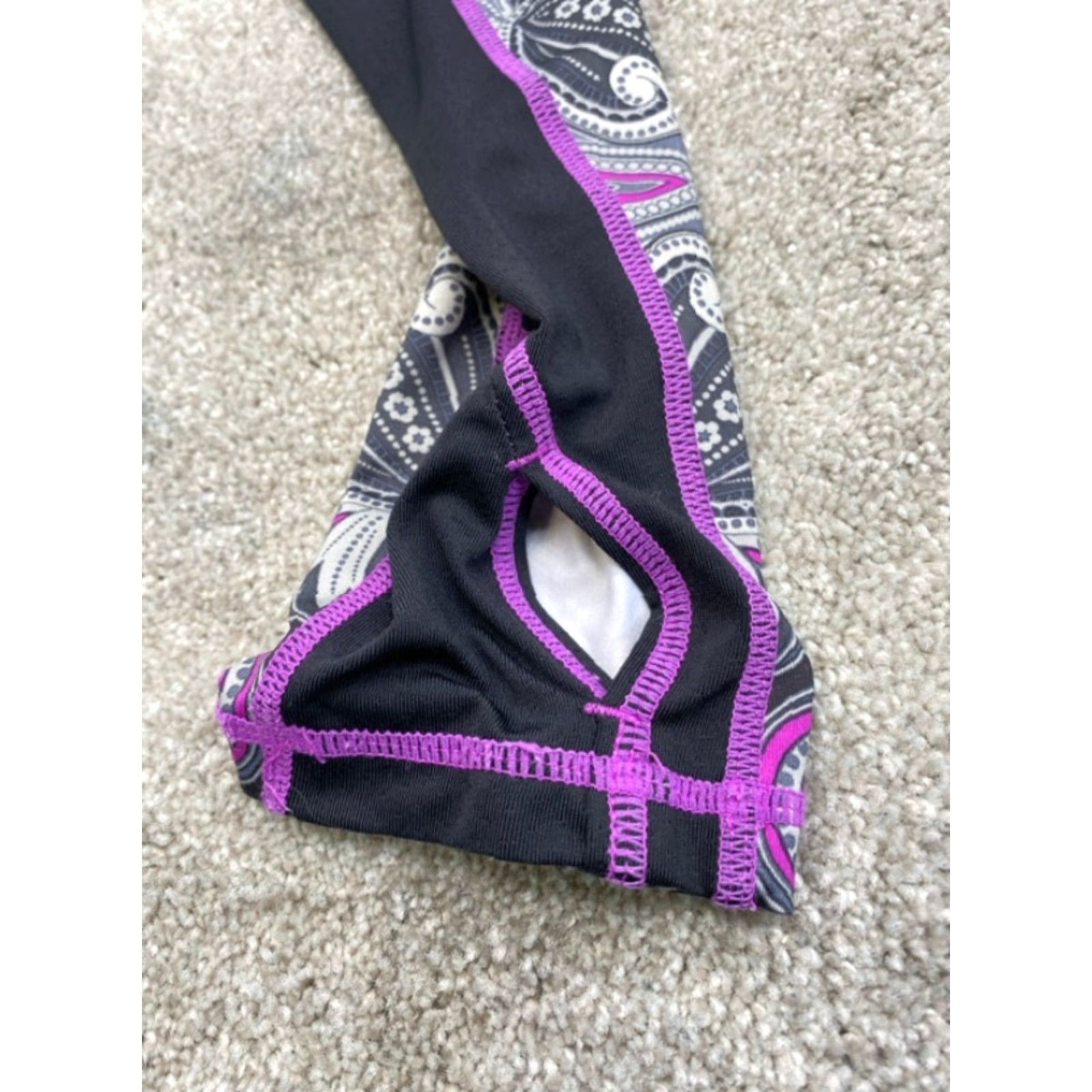 Athleta ATHLETA Runaway Wicking Run Performance #919126 Purple Paisley Thumbholes Small Size ONE SIZE - 7 Thumbnail