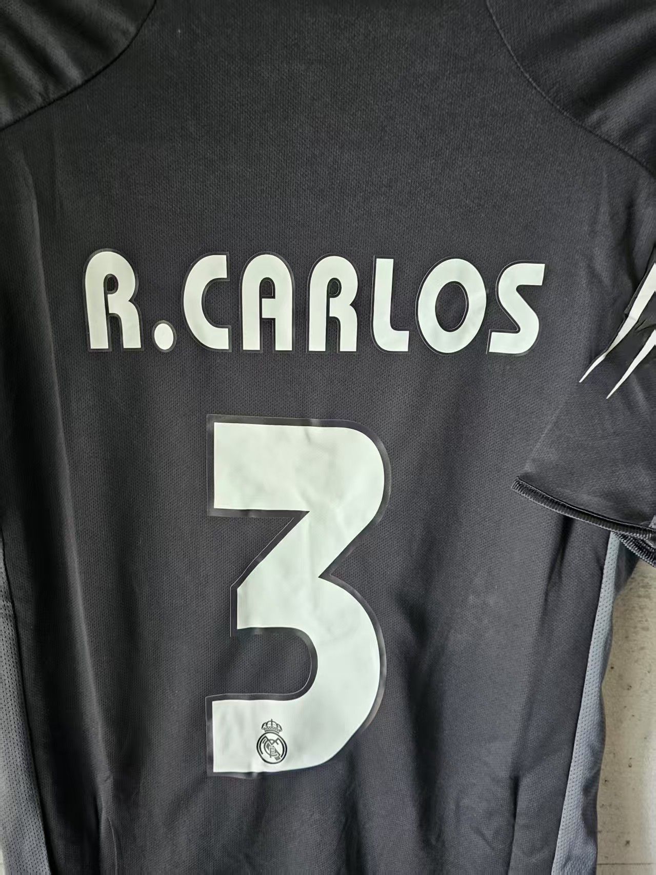 Other 2004 2005 Real Madrid #3 Roberto Carlos Jersey Size US L / EU 52-54 / 3 - 4 Thumbnail