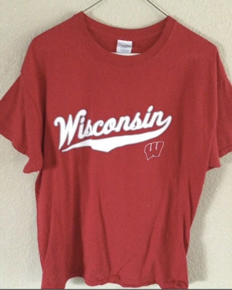 Gildan Wisconsin Badgers Men's large Crewneck T-Shirt Size US XXS / EU 40 - 1 Thumbnail
