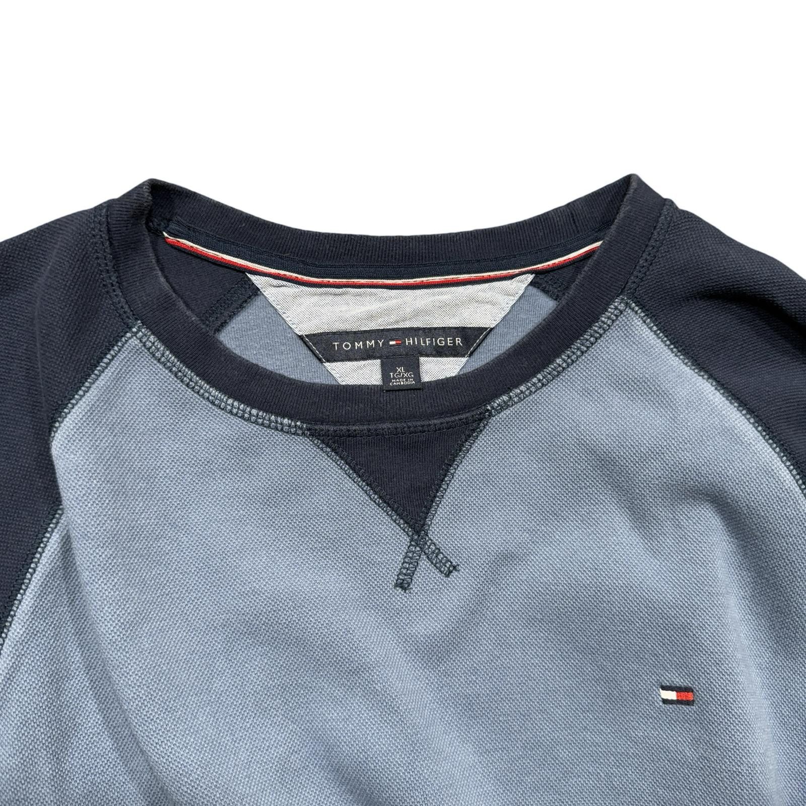 Tommy Hilfiger Tommy Hilfiger Colorblock Crewneck Longsleeve Shirt Size US XL / EU 56 / 4 - 3 Thumbnail