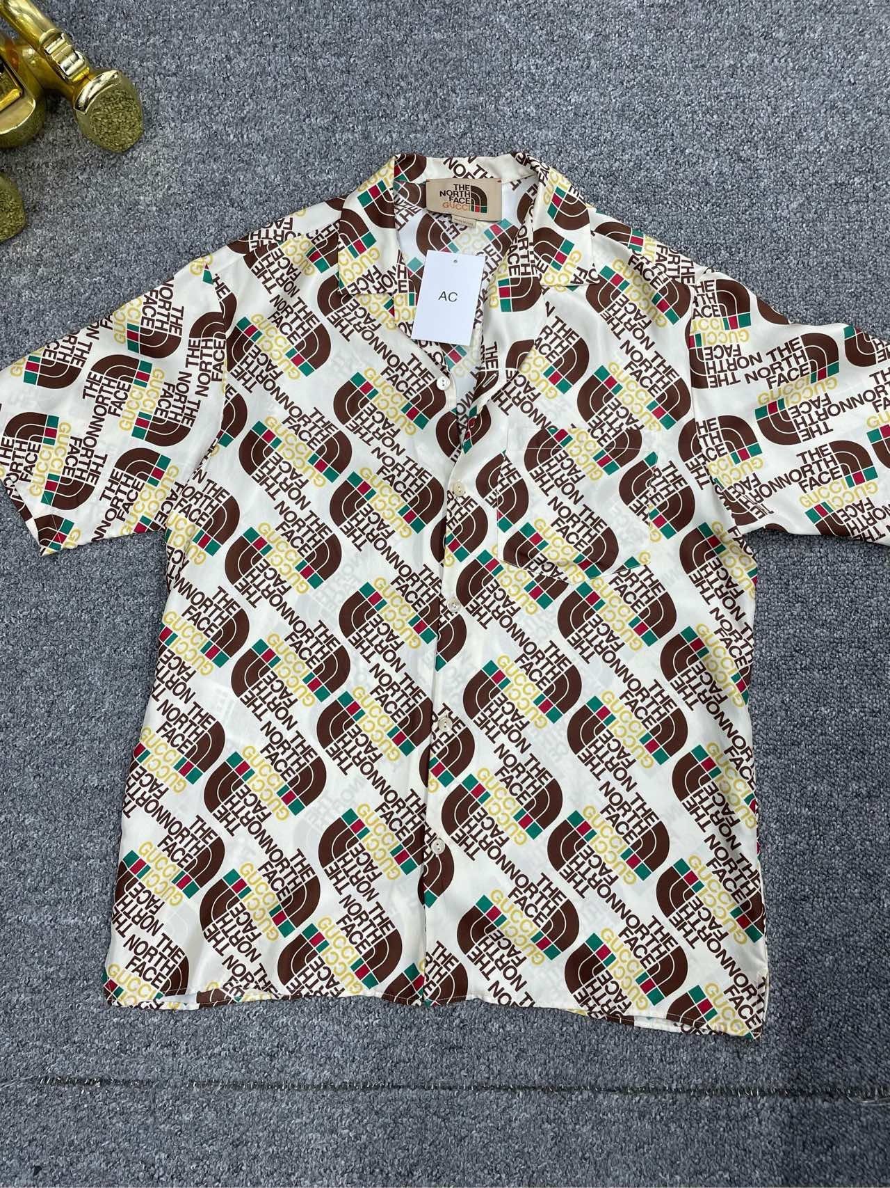 Gucci Gucci x The North Face All-Over Print Shirt Size US M / EU 48-50 / 2 - 1 Thumbnail