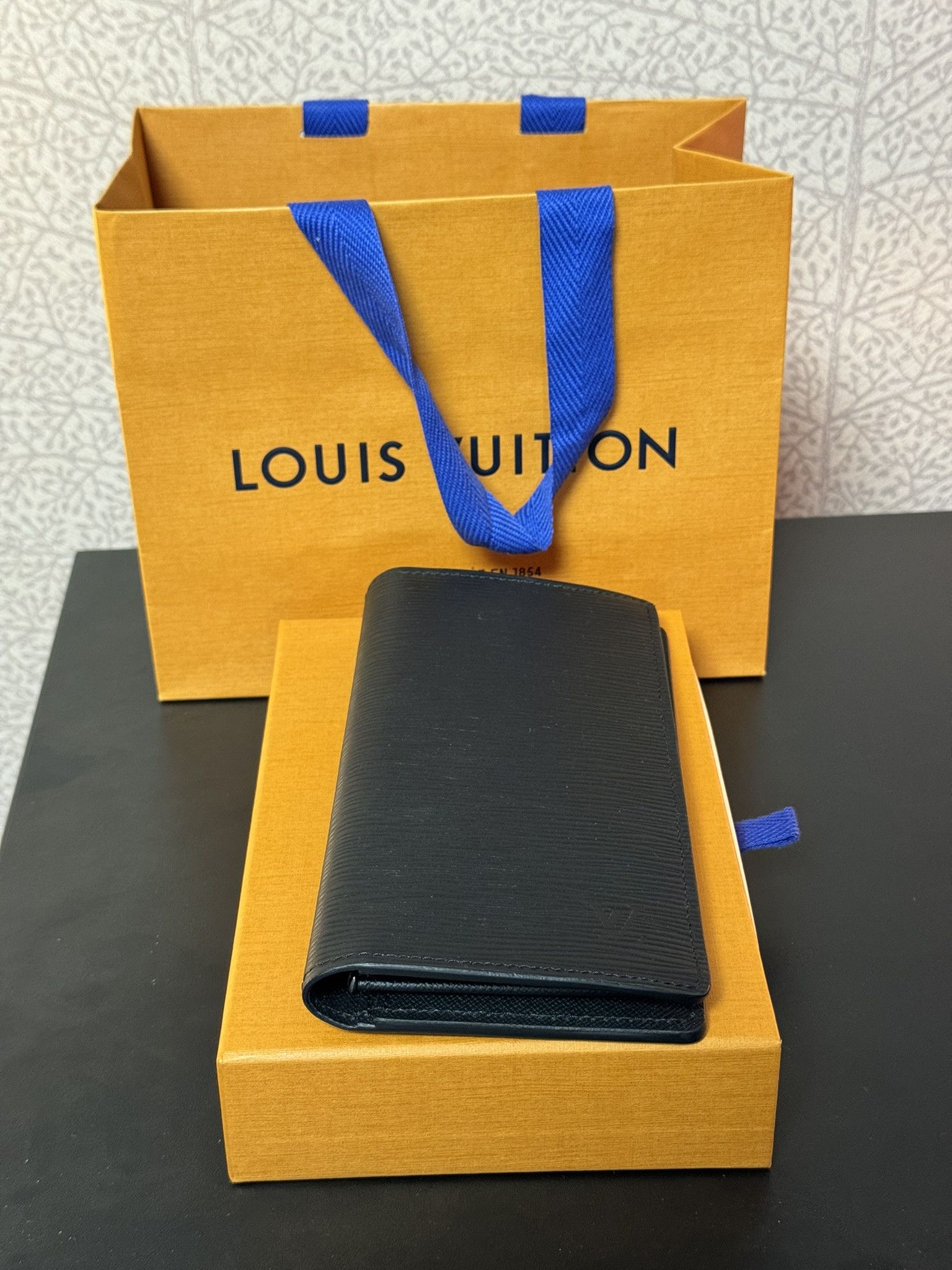 Louis Vuitton Louis Vuitton Brazza Wallet – Epi Leather Black M60622 Size ONE SIZE - 3 Thumbnail