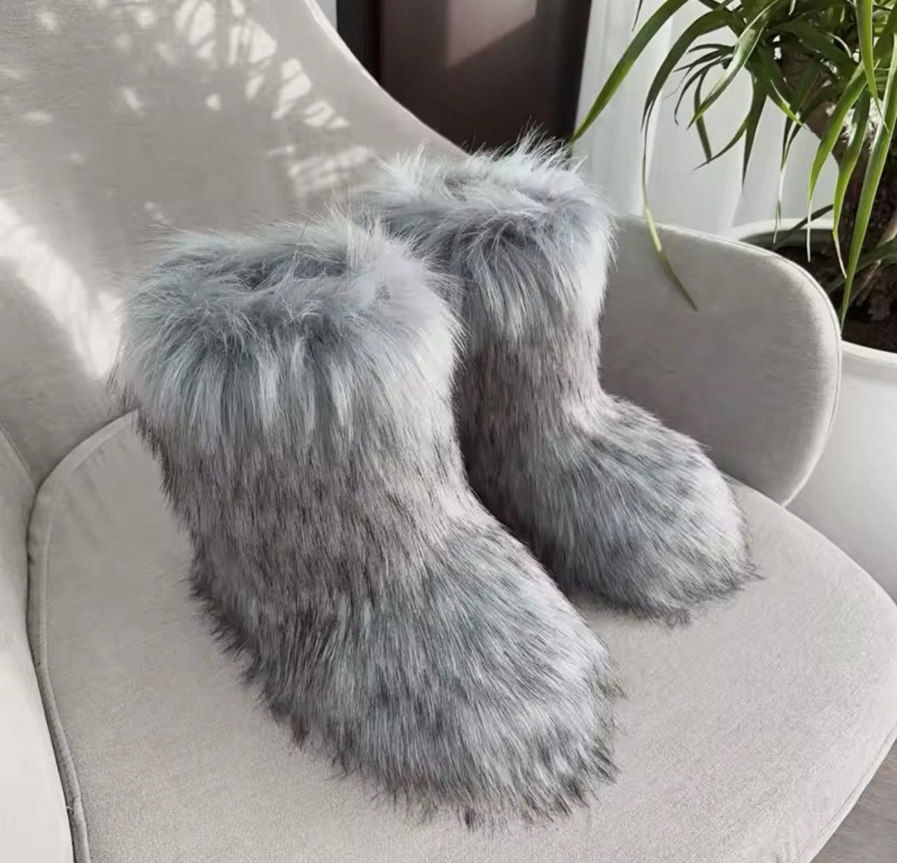 Designer Y2k Fluffy Fur Snow Warm Winter Trendy Boots Size US 7 / IT 37 - 1 Thumbnail
