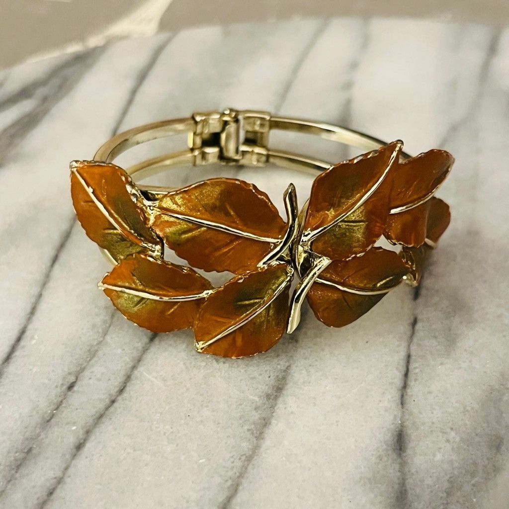 Vintage Vintage Leaf Motif Clamper Bracelet Gold Toned Metal Size ONE SIZE - 1 Thumbnail