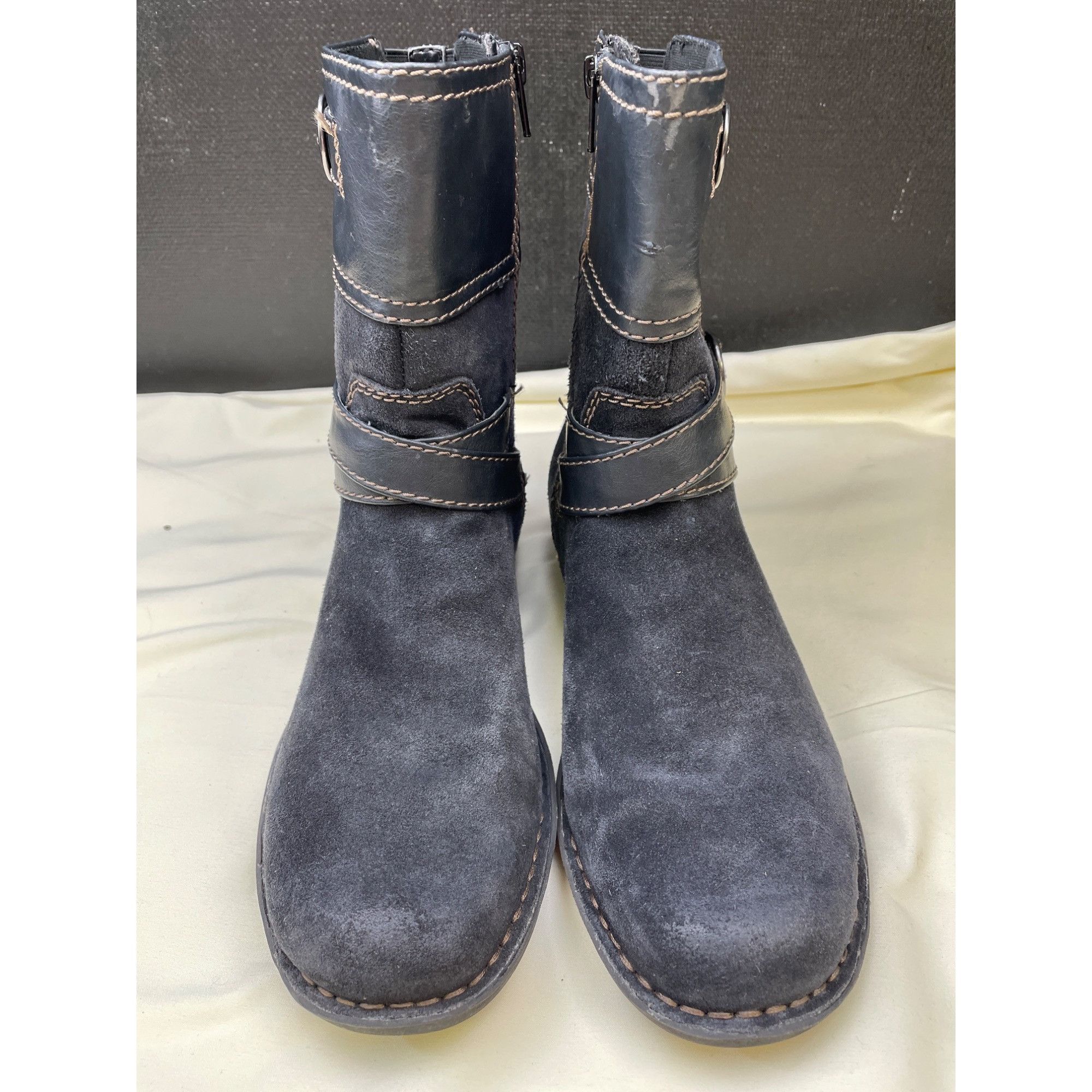 Clarks Clarks Womens Black Suede Leather Ankle Boots Zipper Sides S Size US 9 / IT 39 - 2 Thumbnail