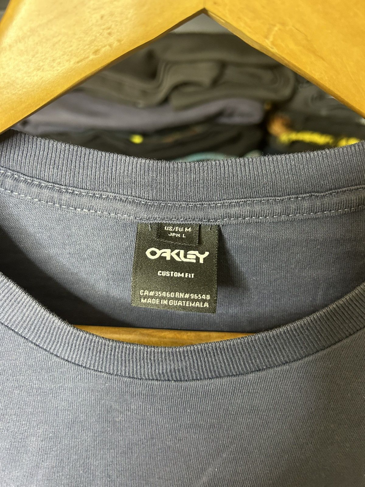 Vintage Vintage Oakley T-Shirt Y2K Techwear Logo Tee 2000s Skate BMX Size US L / EU 52-54 / 3 - 3 Thumbnail