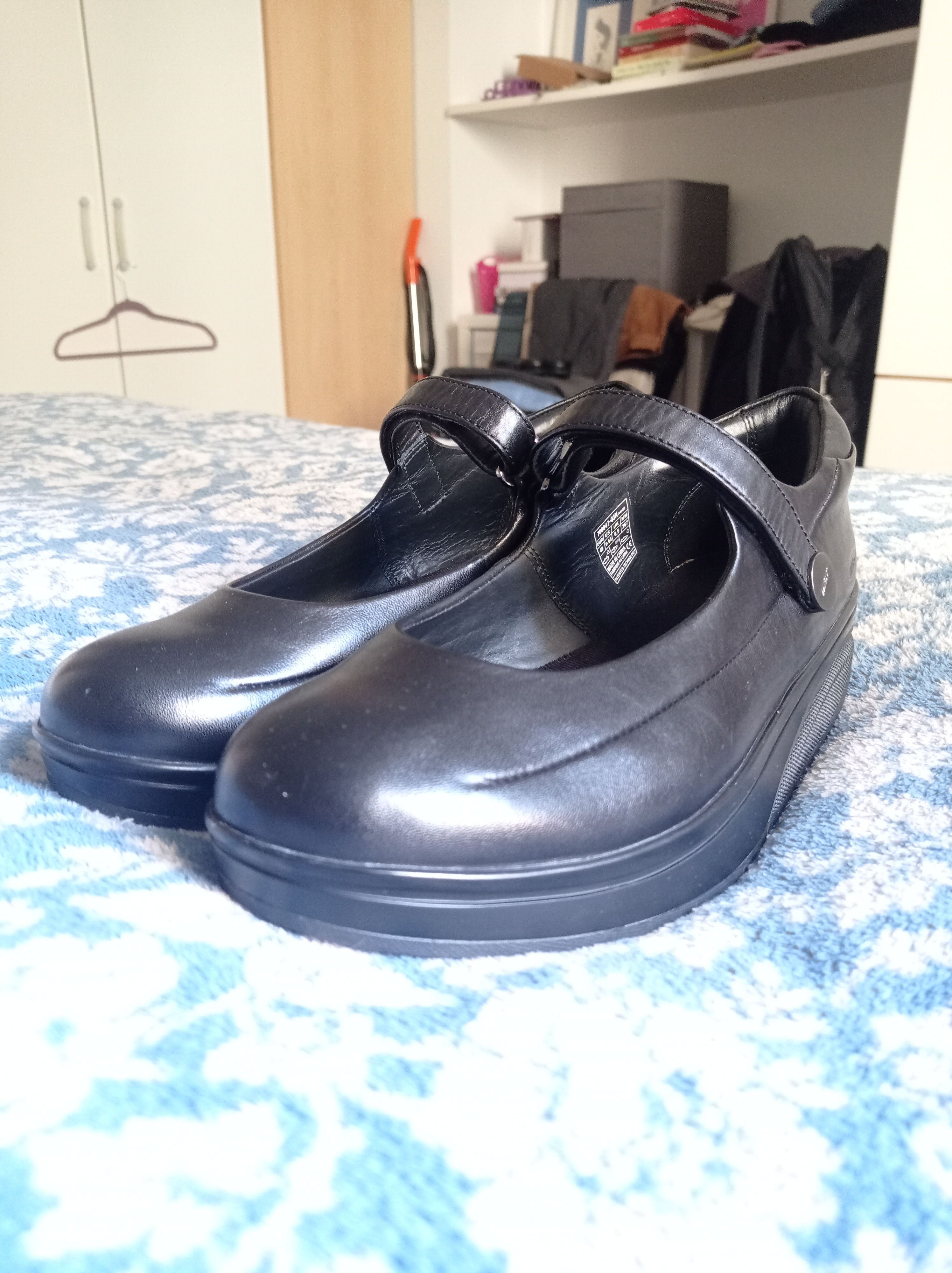MBT MBT Sirima 6s Size US 10 / IT 40 - 2 Thumbnail