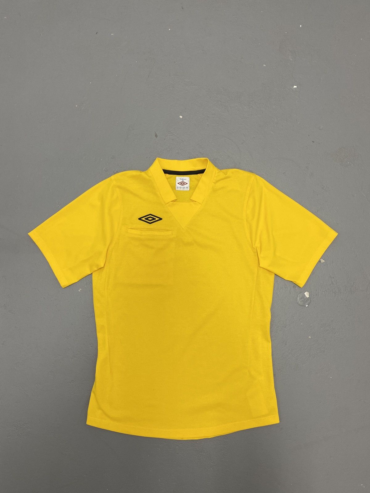 Umbro Umbro yellow soccer jersey Size US M / EU 48-50 / 2 - 3 Thumbnail