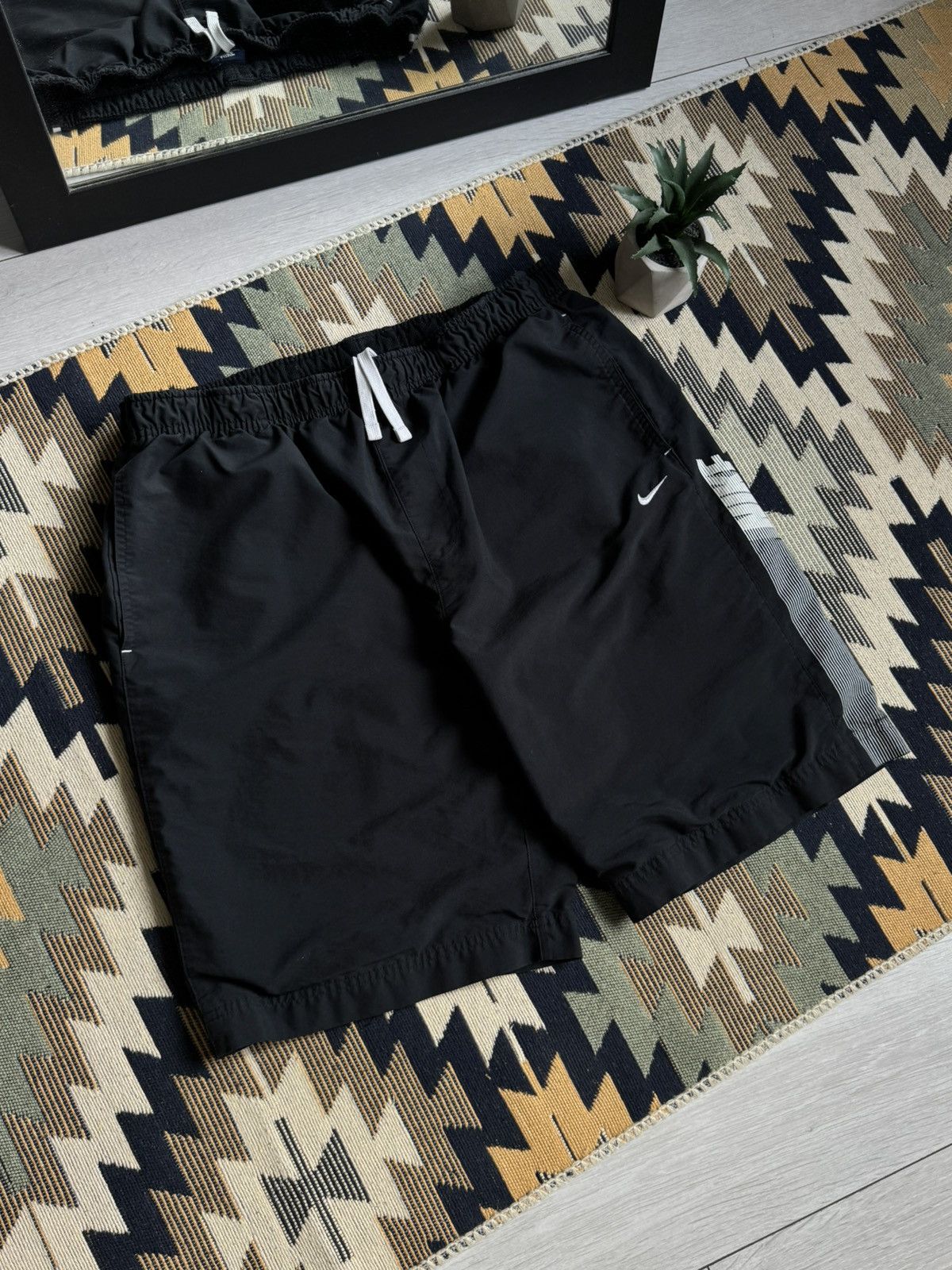 Nike Vintage Nike Nylon Logo Y2K Shorts Size US 36 / EU 52 - 4 Thumbnail