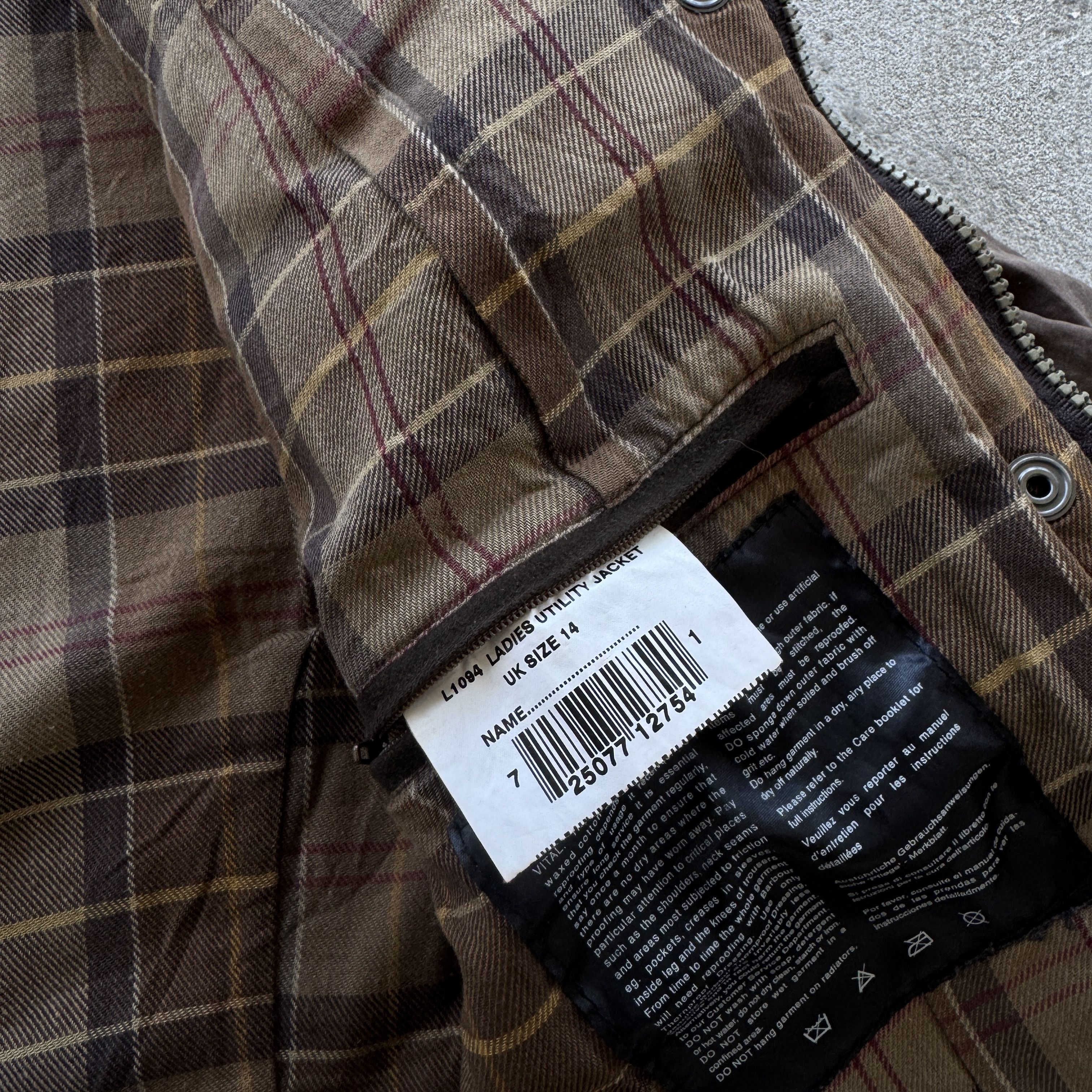 Barbour Vintage Barbour Ladies Jacket Waxed Coat Made In England Size XL / US 12-14 / IT 48-50 - 11 Thumbnail