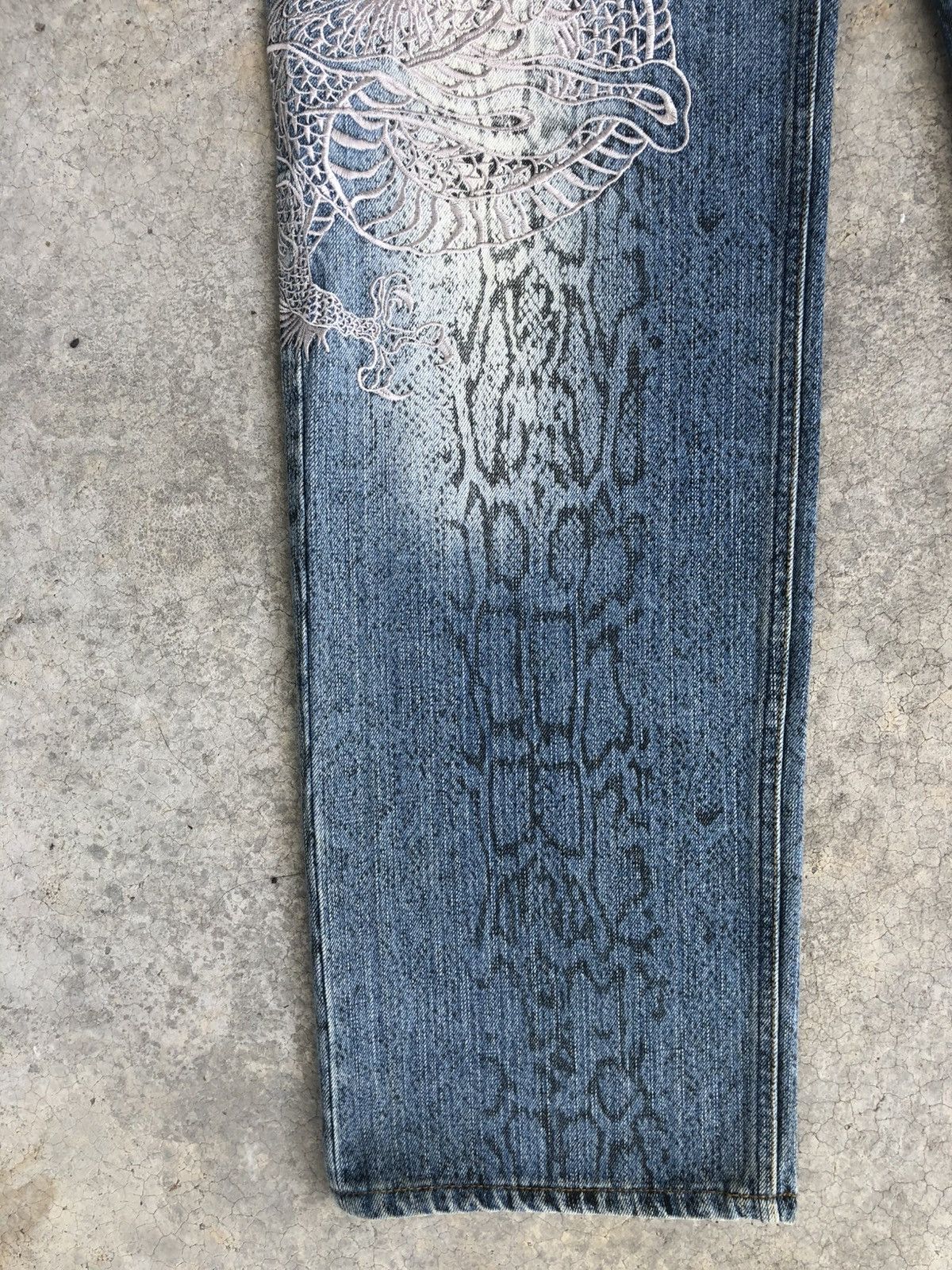 Karakuri Tamashii Karakuri Tamashii Embroidered Snake Skin Distressed Size US 32 / EU 48 - 6 Thumbnail