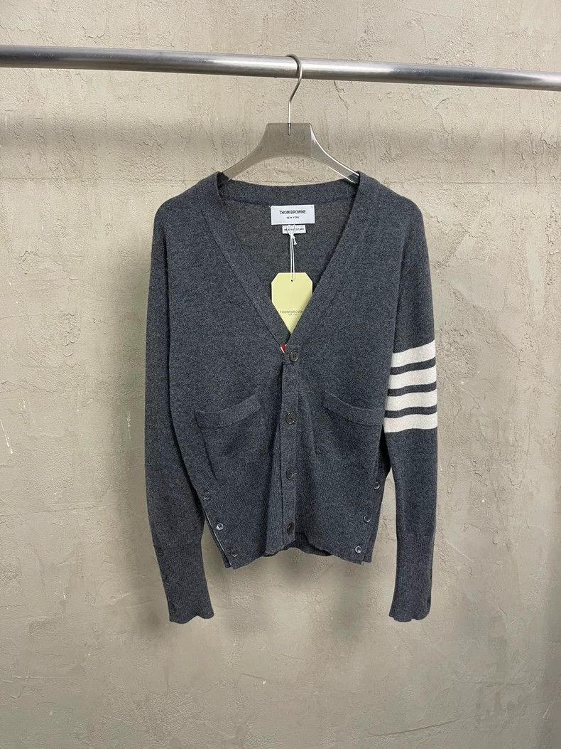 Thom Browne Thom Browne size0 Gray four stripe cashmere sweater Size US XS / EU 42 / 0 - 2 Thumbnail
