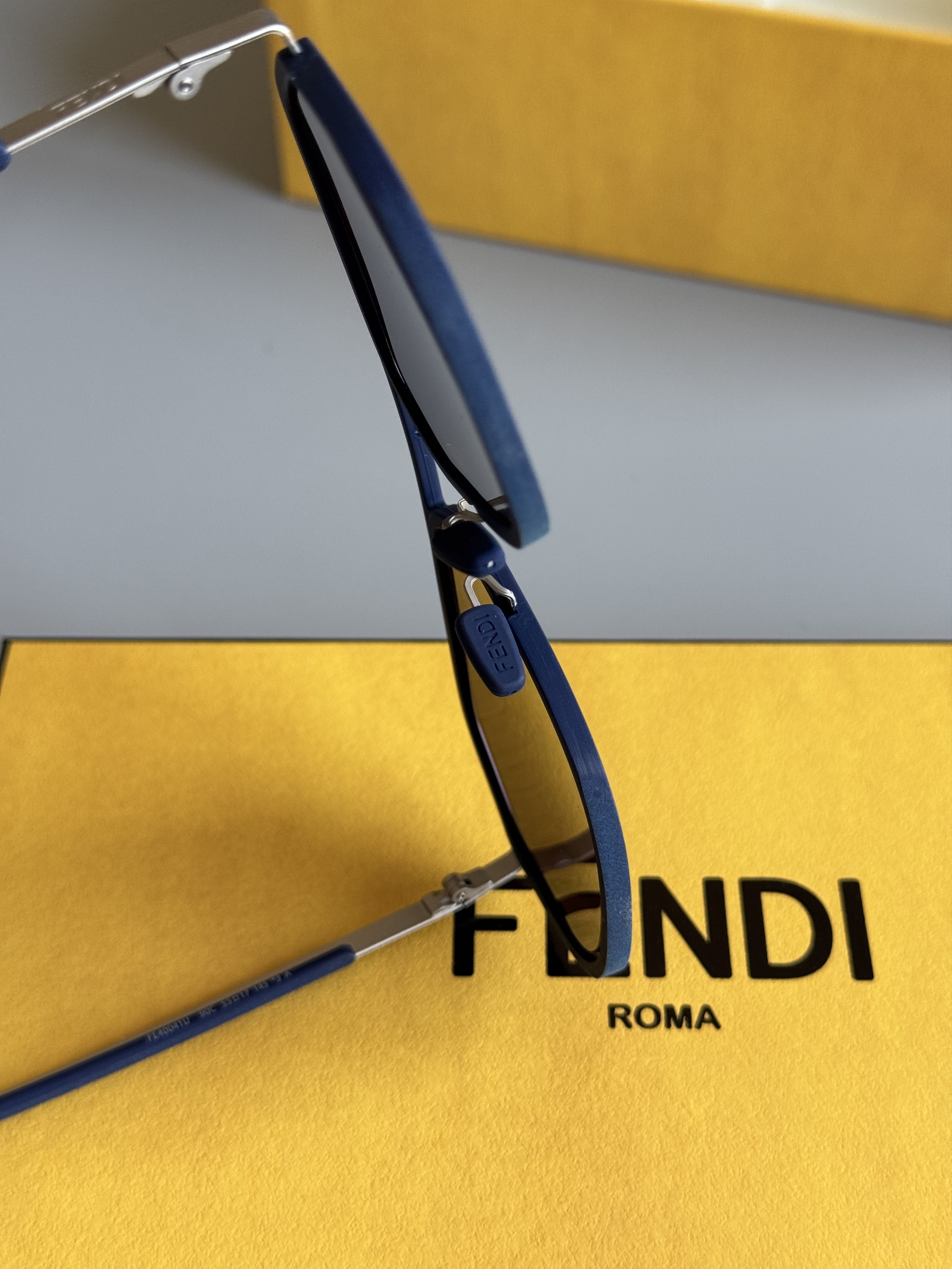 Fendi Fendi Sunglasses Size ONE SIZE - 13 Thumbnail