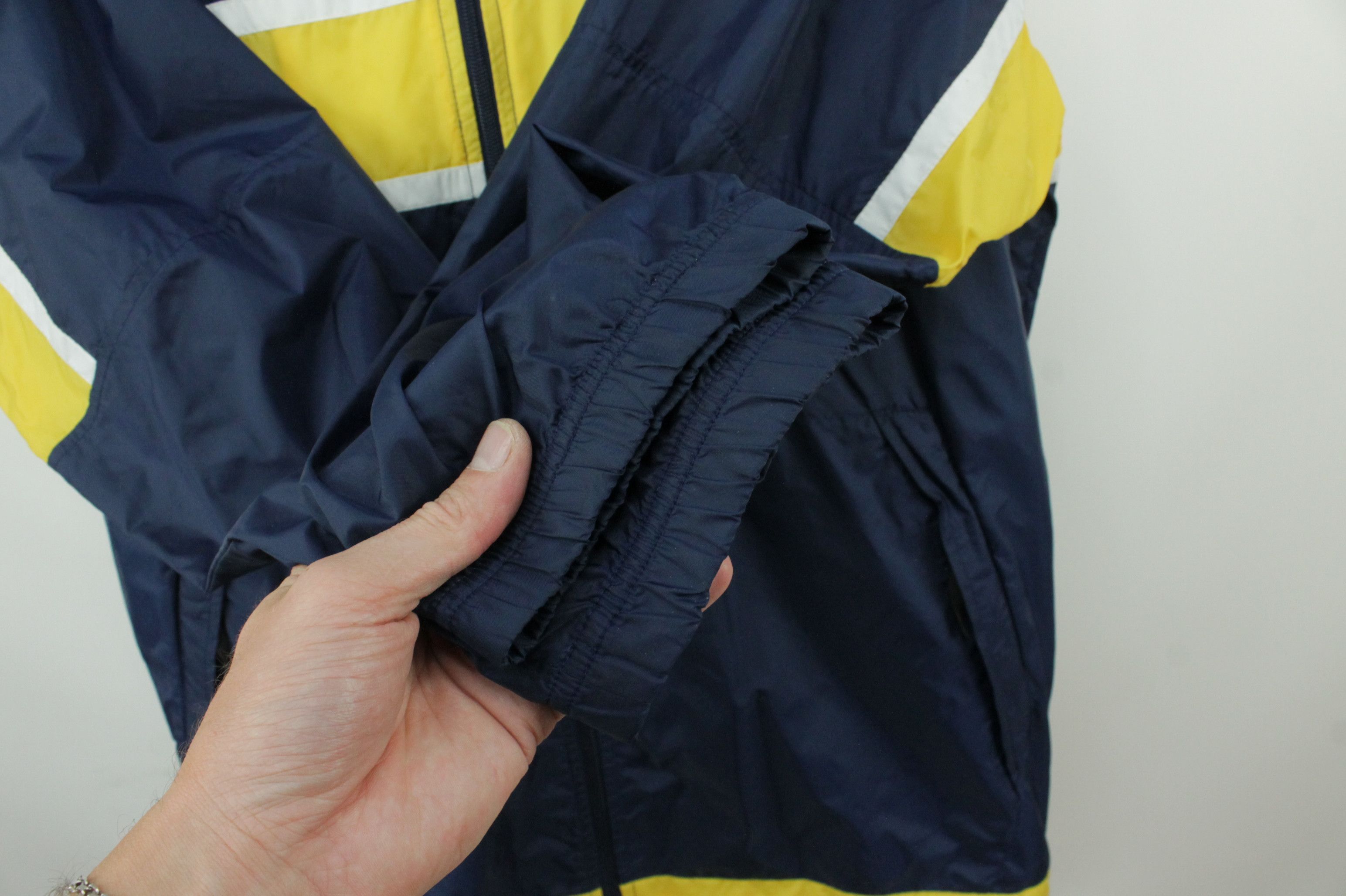 Nike Vintage 90's Nike Windbreaker Light Track Jacket Size US M / EU 48-50 / 2 - 4 Thumbnail