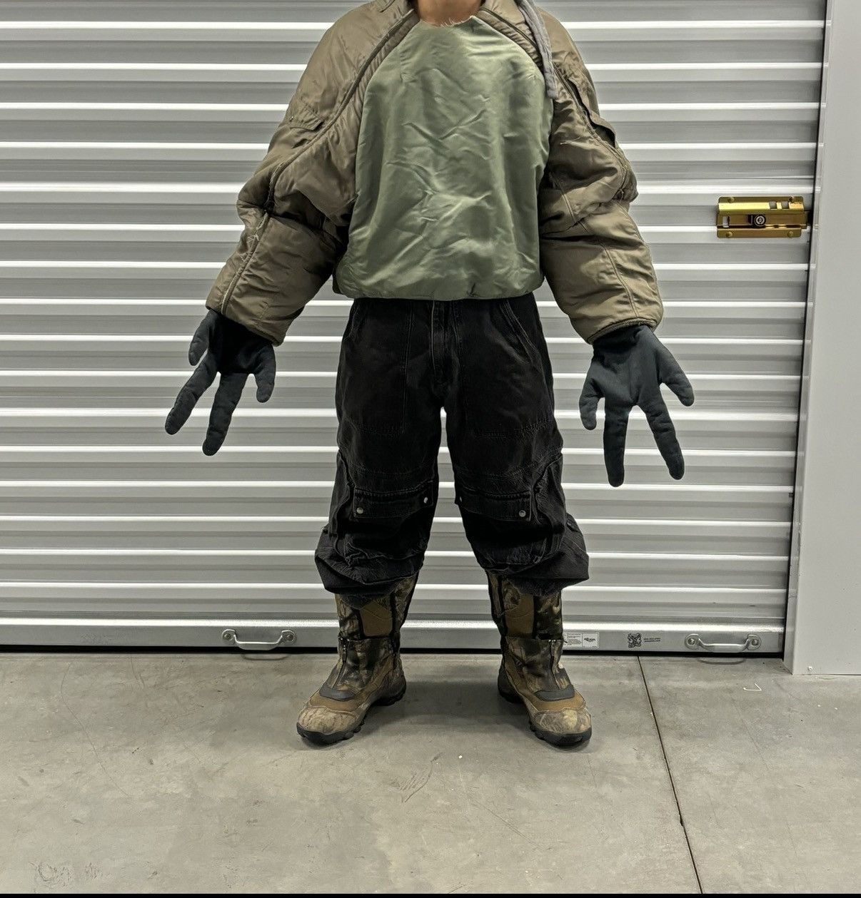 Balenciaga × Gap × Yeezy Yeezy season 9 sample alien gloves Size ONE SIZE - 5 Thumbnail