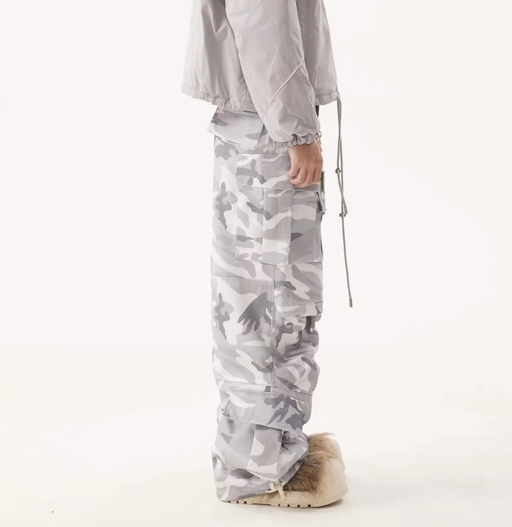 Japanese Brand Multi Pocket Stacking Loose Wide Leg Casual Cargo Pants Size US 32 / EU 48 - 2 Thumbnail