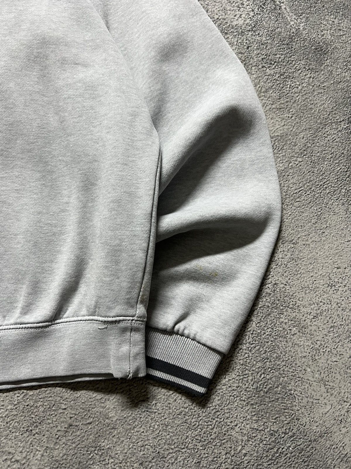 Vintage Vintage Y2k Nike 🩶 Velour Spell Out Big Logo Sweatshirt 90’s Size US S / EU 44-46 / 1 - 7 Thumbnail