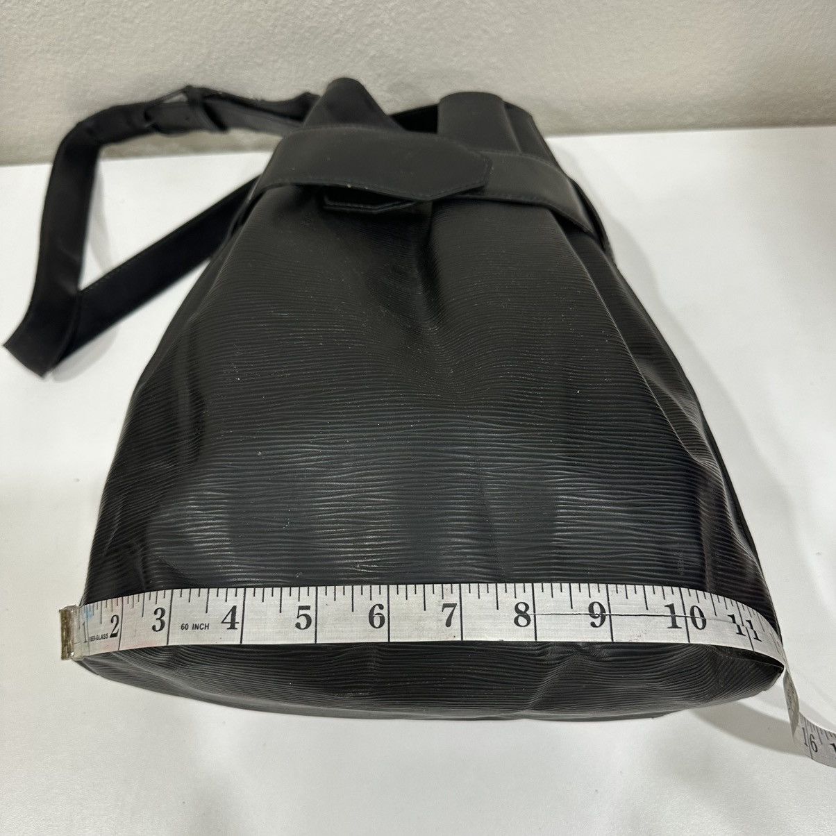 Louis Vuitton LOUIS VUITTON SAC D EPAULE BLACK EPI LEATHER SHOULDER BAG Size ONE SIZE - 6 Thumbnail