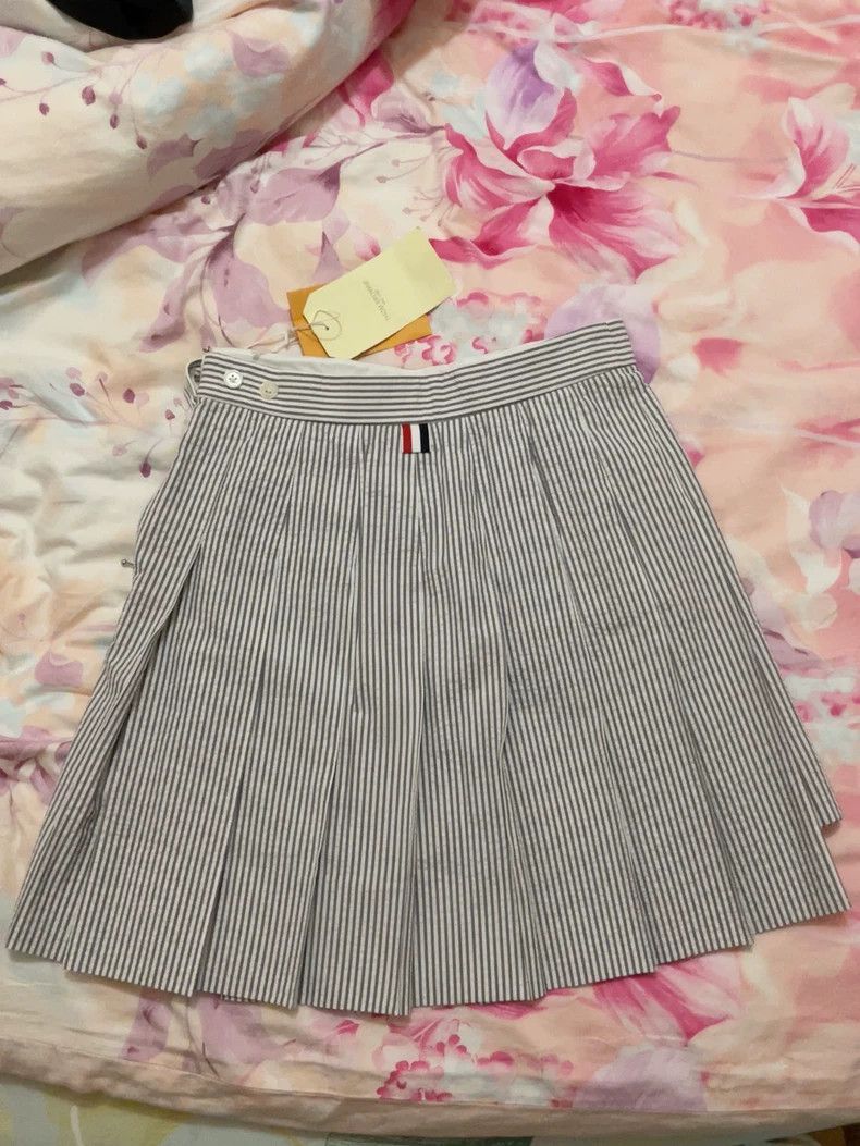 Thom Browne Thom Browne A woman in a pleated skirt Size 26" / US 2 / IT 38 - 8 Thumbnail