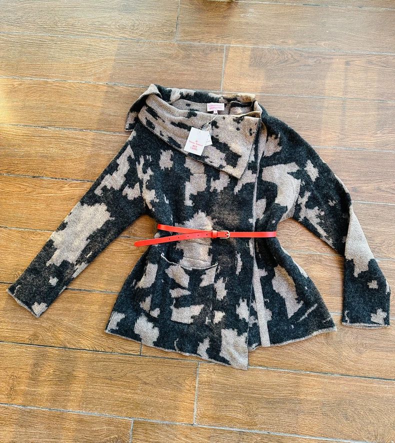 Vivienne Westwood Vivienne Westwood size2 A crooked sweater coat Size M / US 6-8 / IT 42-44 - 2 Thumbnail