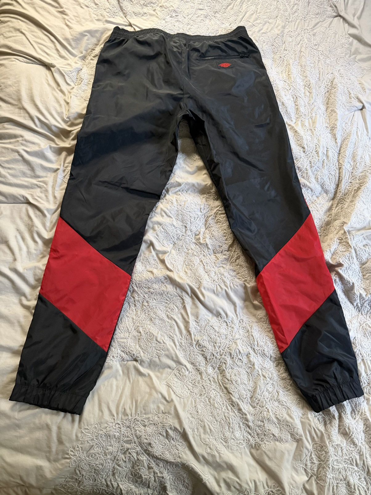 Nike 1985 (Nike) Air Jordan track pants Size US 32 / EU 48 - 2 Thumbnail