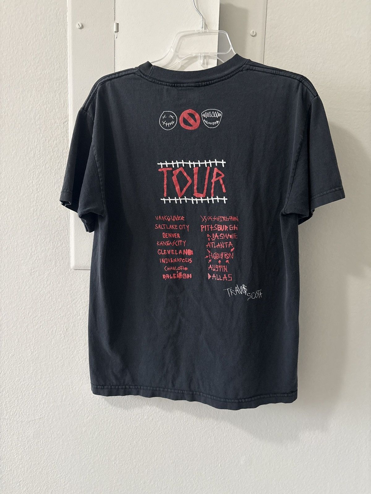 Travis Scott Travis Scott 2014 tour tee Size US M / EU 48-50 / 2 - 4 Thumbnail