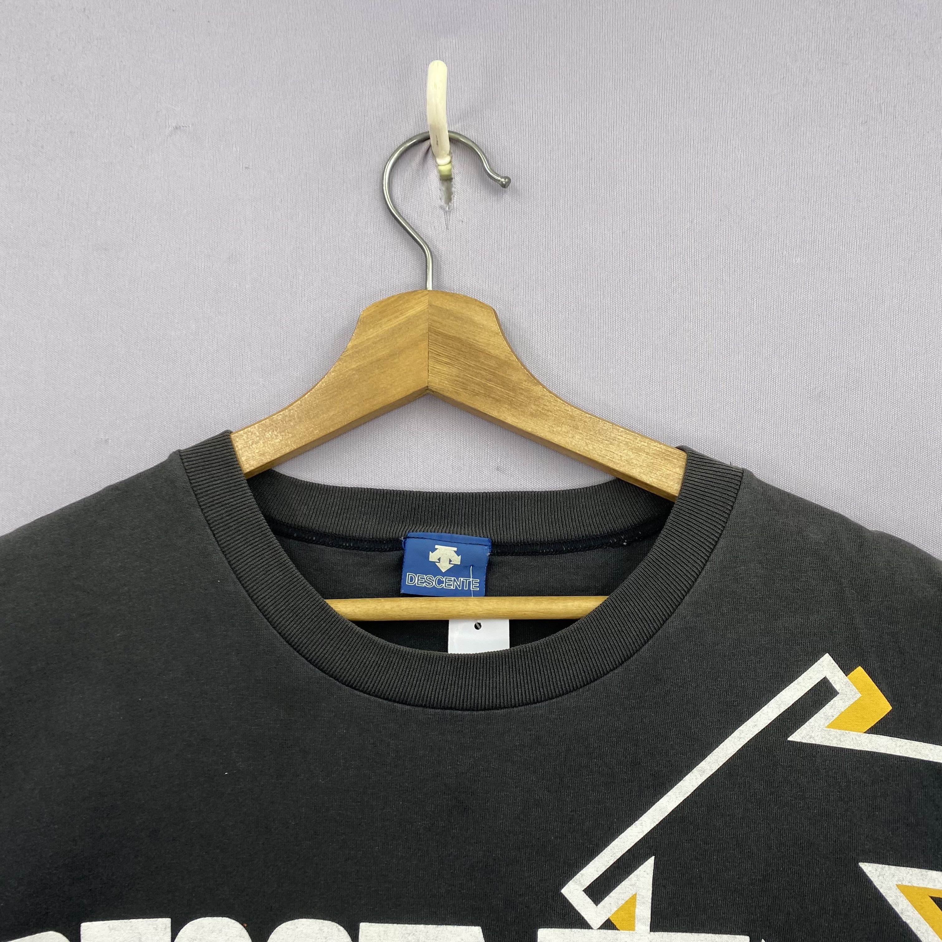 Vintage Vintage 90s Descente T-Shirt Japanese sportswear Tee Size US M / EU 48-50 / 2 - 3 Thumbnail