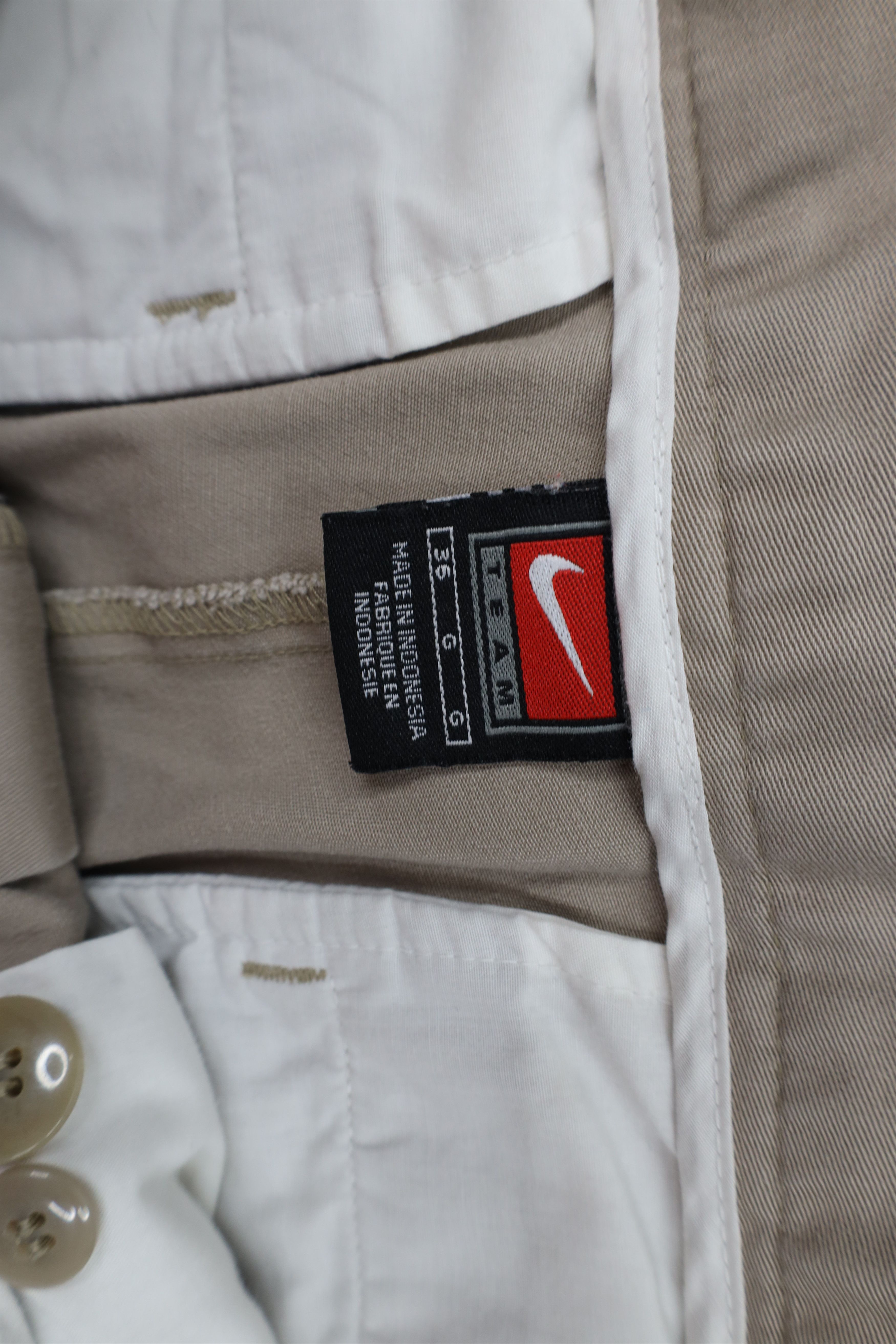 Nike Vintage Nike Mini Swoosh Pleated Above Knee Chino Shorts Size US 36 / EU 52 - 6 Thumbnail