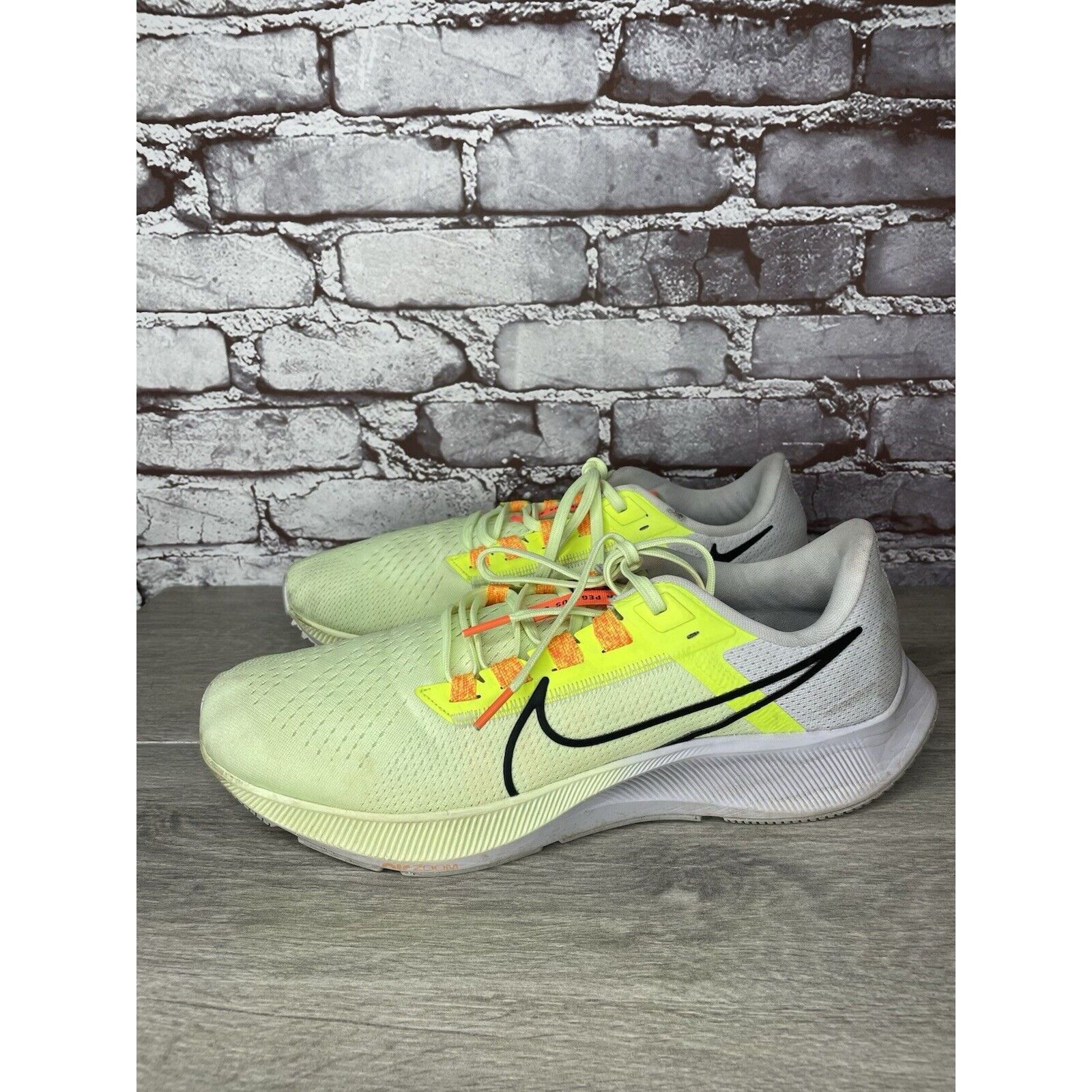 Nike Nike Air Zoom Pegasus 38 Barely Volt Running Shoes Men 11.5M Size US 11.5 / EU 44-45 - 19 Thumbnail