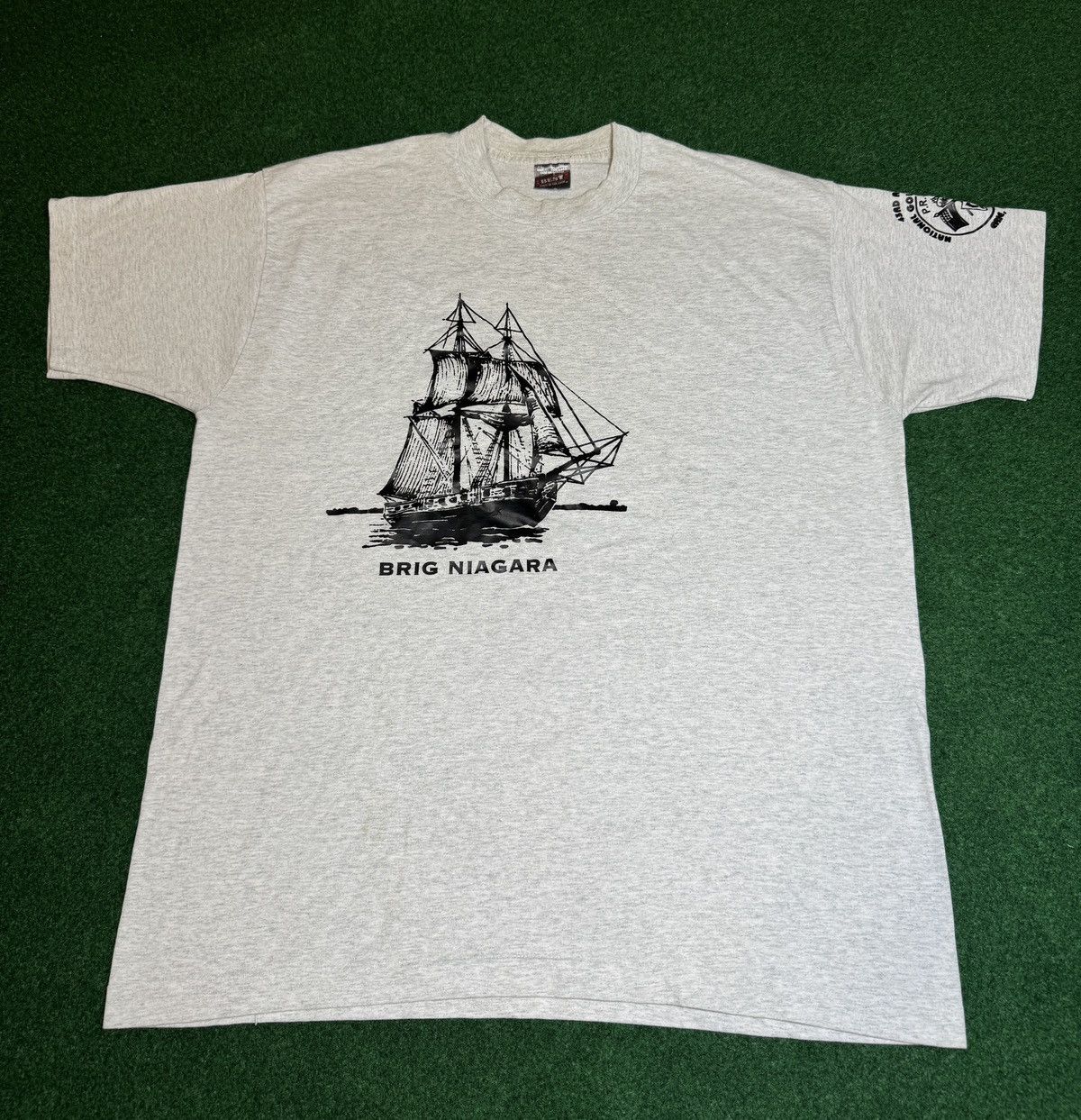 Fruit Of The Loom × Vintage Vtg 90s US Brig Niagara Perry Lake Erie Flagship T Shirt Size US XL / EU 56 / 4 - 1 Thumbnail
