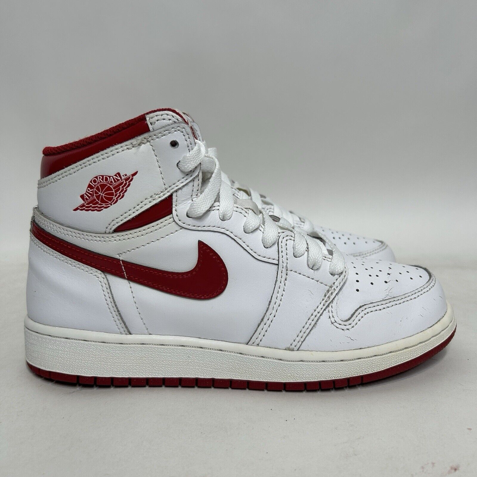 Nike Nike Shoes Air Jordan 1 Retro High OG GS “Red Metallic” 2024 Size US 7.5 / IT 37.5 - 4 Thumbnail