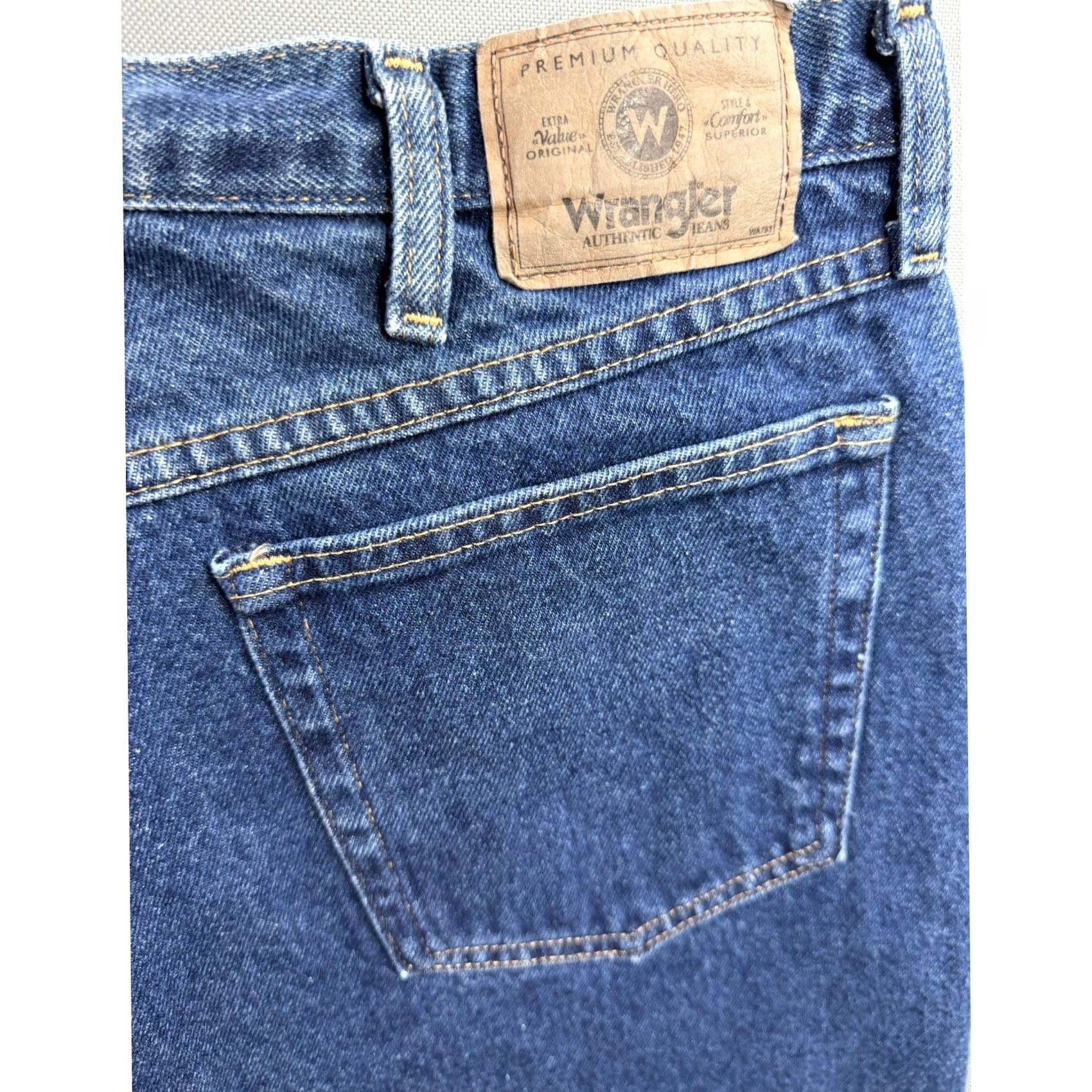 Wrangler Wrangler Jeans Relaxed Fit Mens Blue Denim 100% Cotton 38x32 Inseam 32 Zip Button Pockets 5-Pocket Design Straight Mid Rise Authentic Jeans Size US 38 / EU 54 - 3 Thumbnail