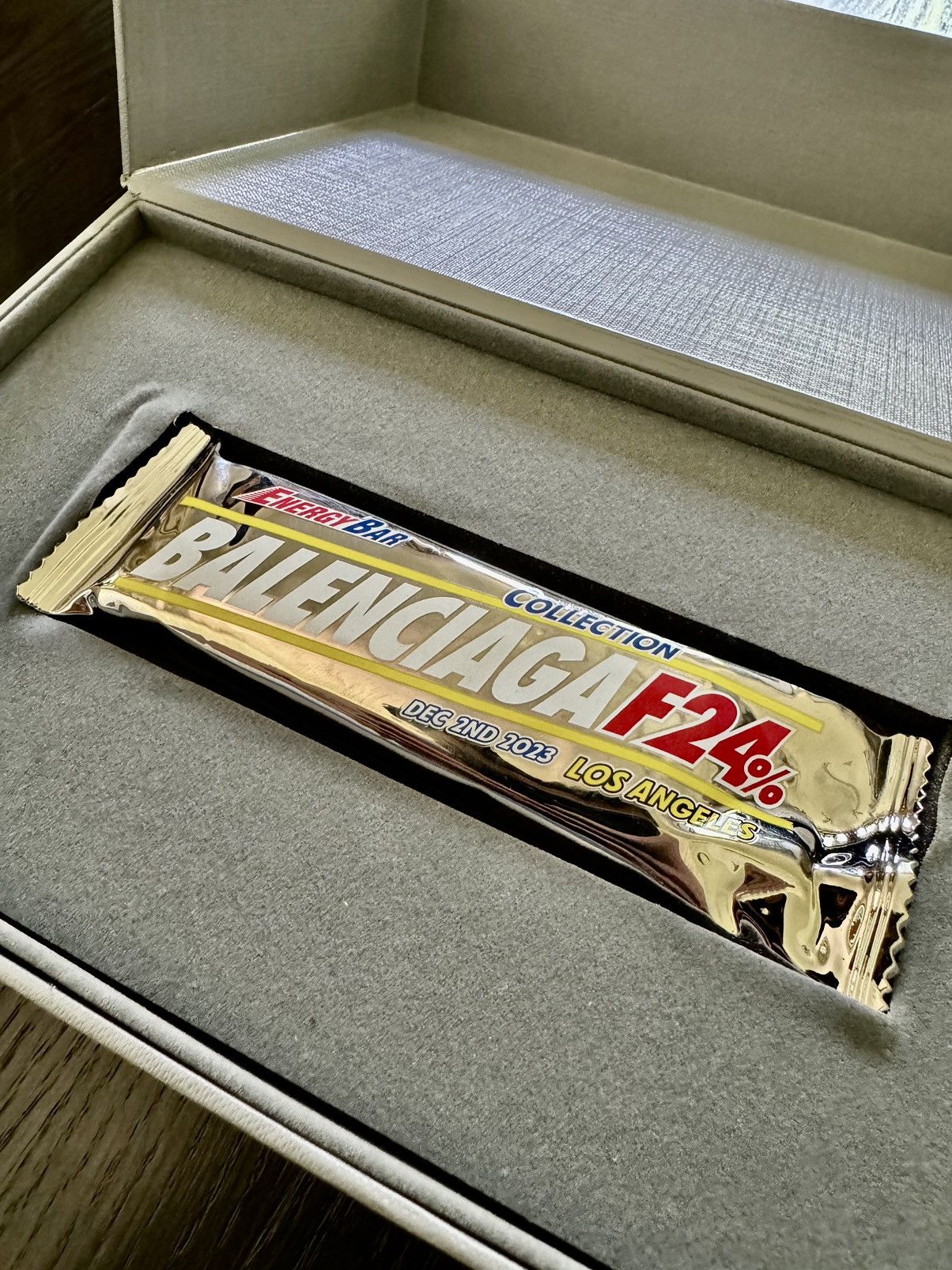 Balenciaga FW2024 energy bar invite Size ONE SIZE - 3 Thumbnail