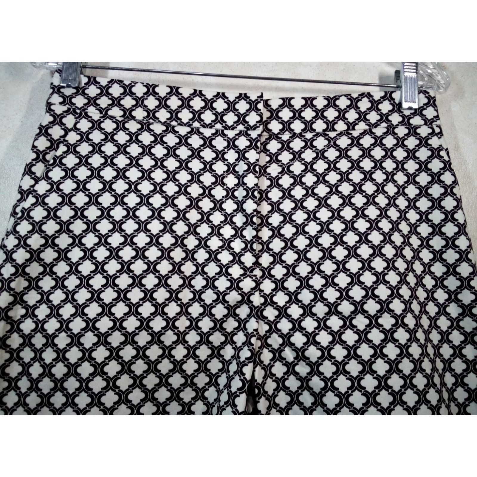 Vintage Susan Graver Bermuda Shorts Women 8 Black & White Geometric Stretch Flat Front Size 30" / US 8 / IT 44 - 7 Thumbnail