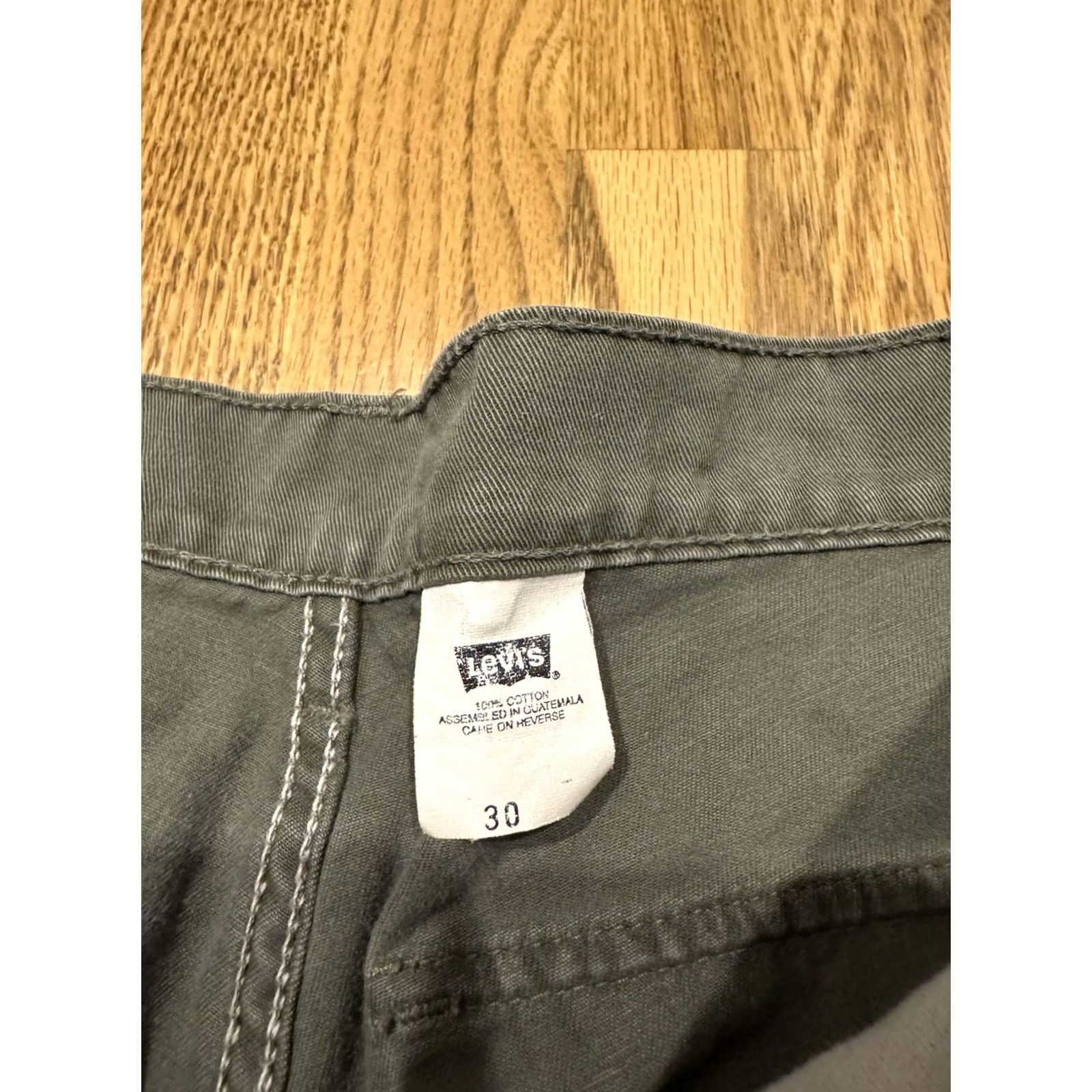 Levi's VINTAGE Levi’s Silvertab Khakis Shorts Cargo Mens 30 Green 90s Y2K Skater Vtg Size US 30 / EU 46 - 3 Thumbnail
